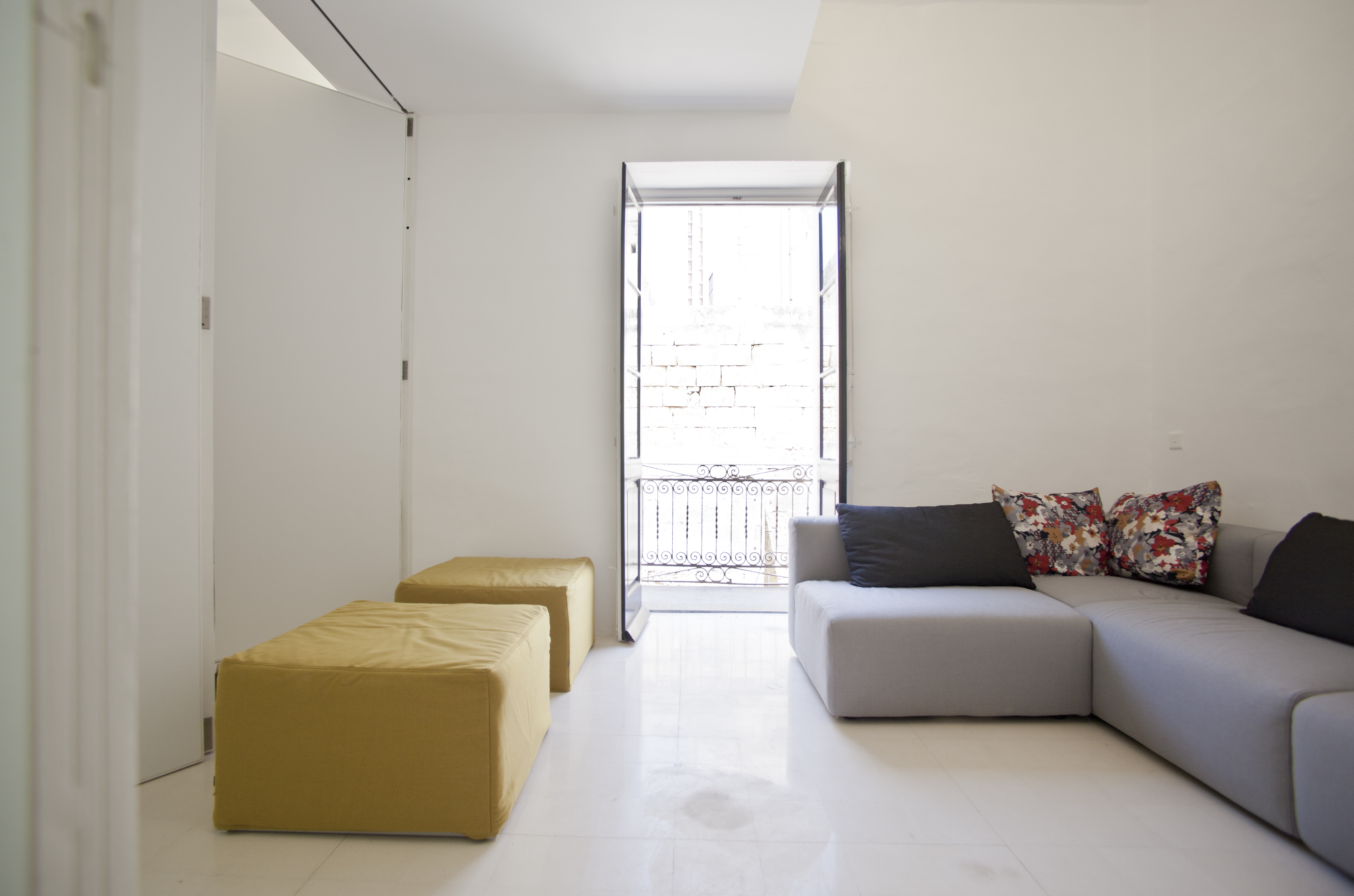 ROBERT'S APARTMENT by MODEL - Architizer