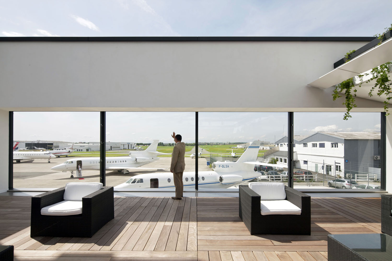 UNIJET TERMINAL AT PARIS LE BOURGET AIRPORT - Architizer