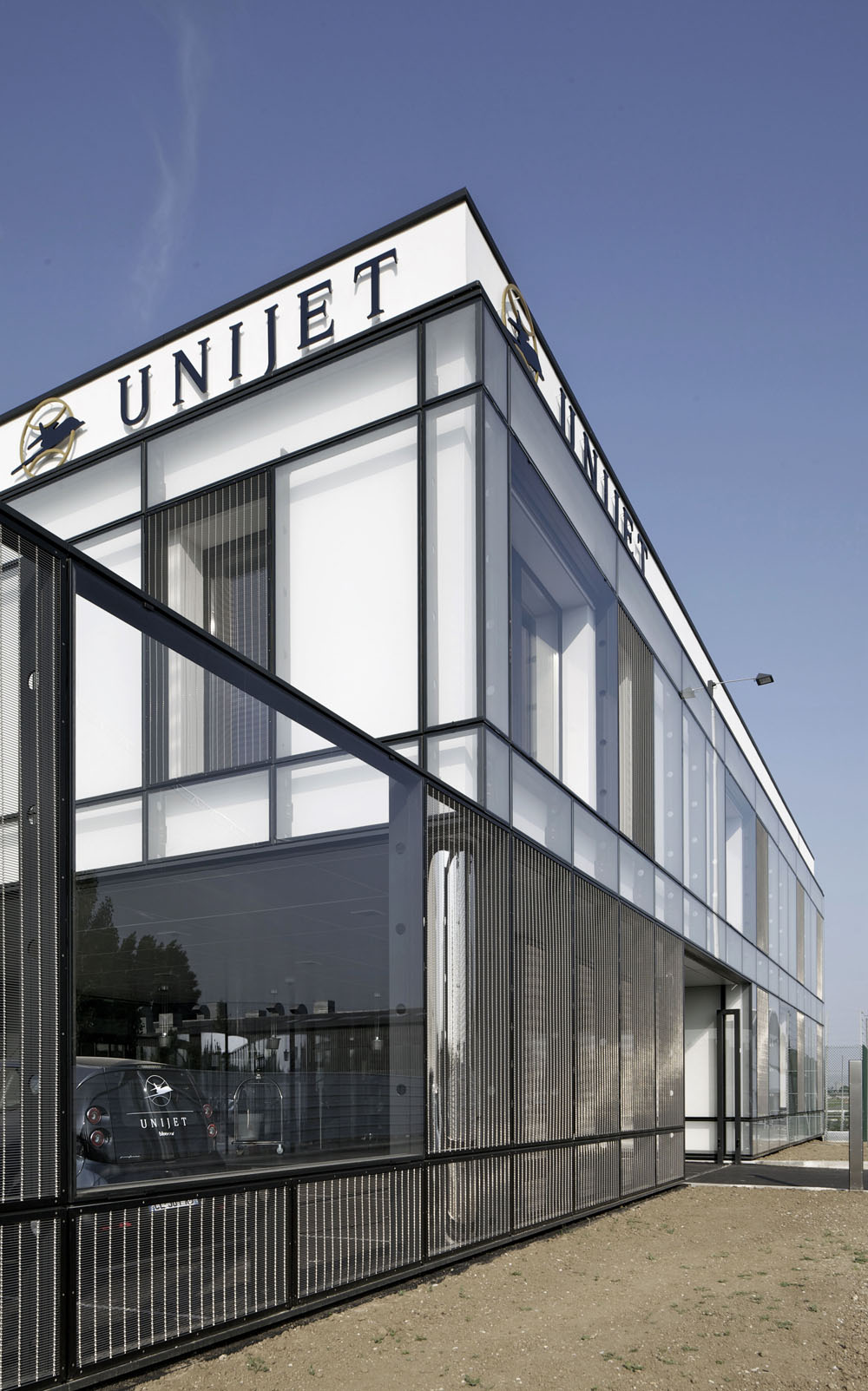 UNIJET TERMINAL AT PARIS LE BOURGET AIRPORT - Architizer