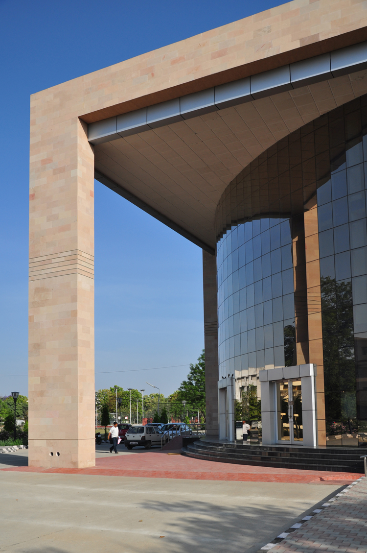 IT PARK AND COMPUTER CENTRE NIT JALANDHAR by Avinash Khosla and