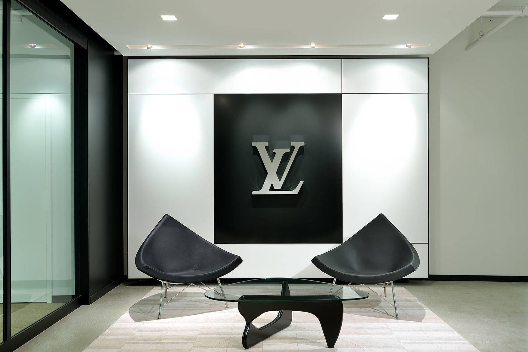 Louis Vuitton Corporate Office - Toronto by dkstudio architects
