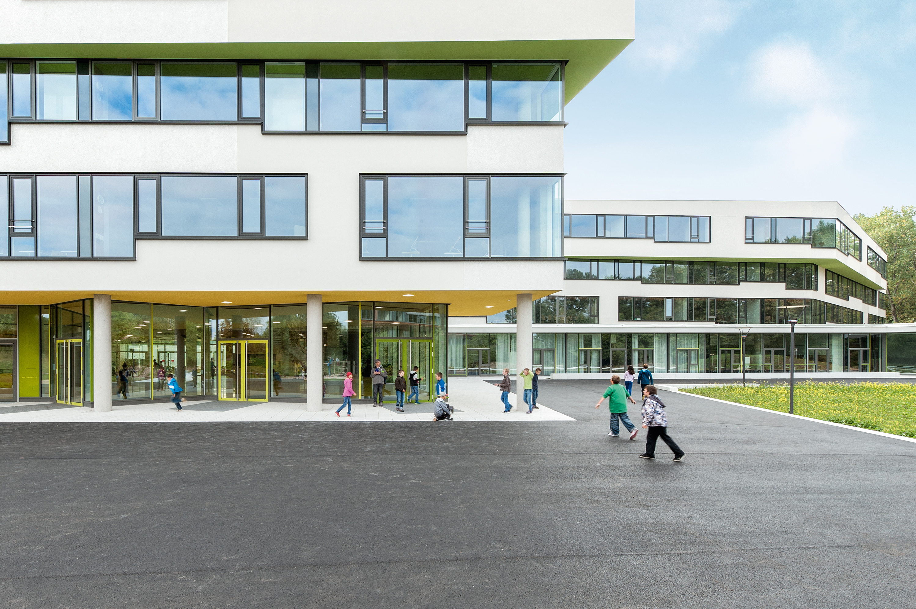 Школа в Германии фасад