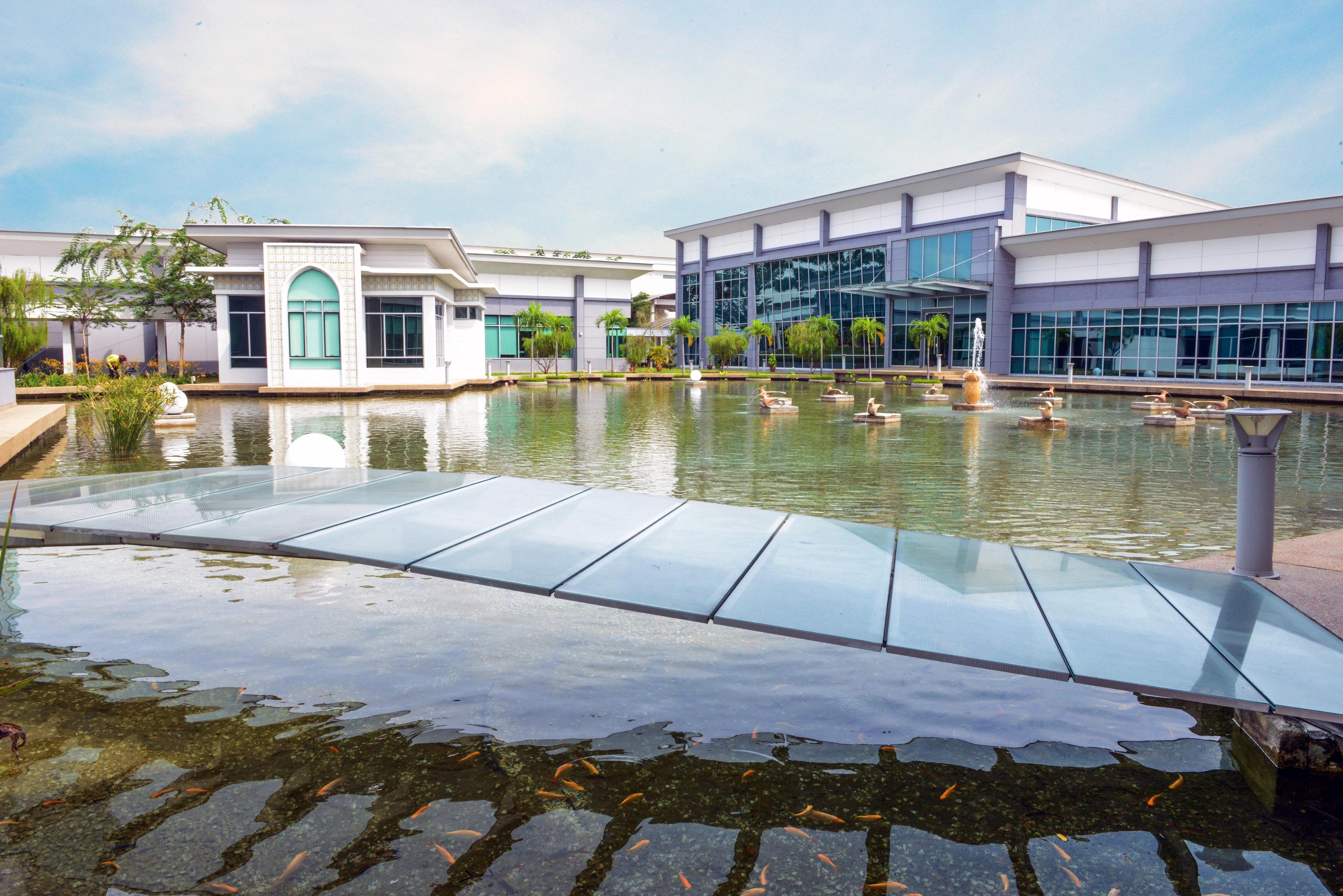 Usahawan F N Profile Syarikat