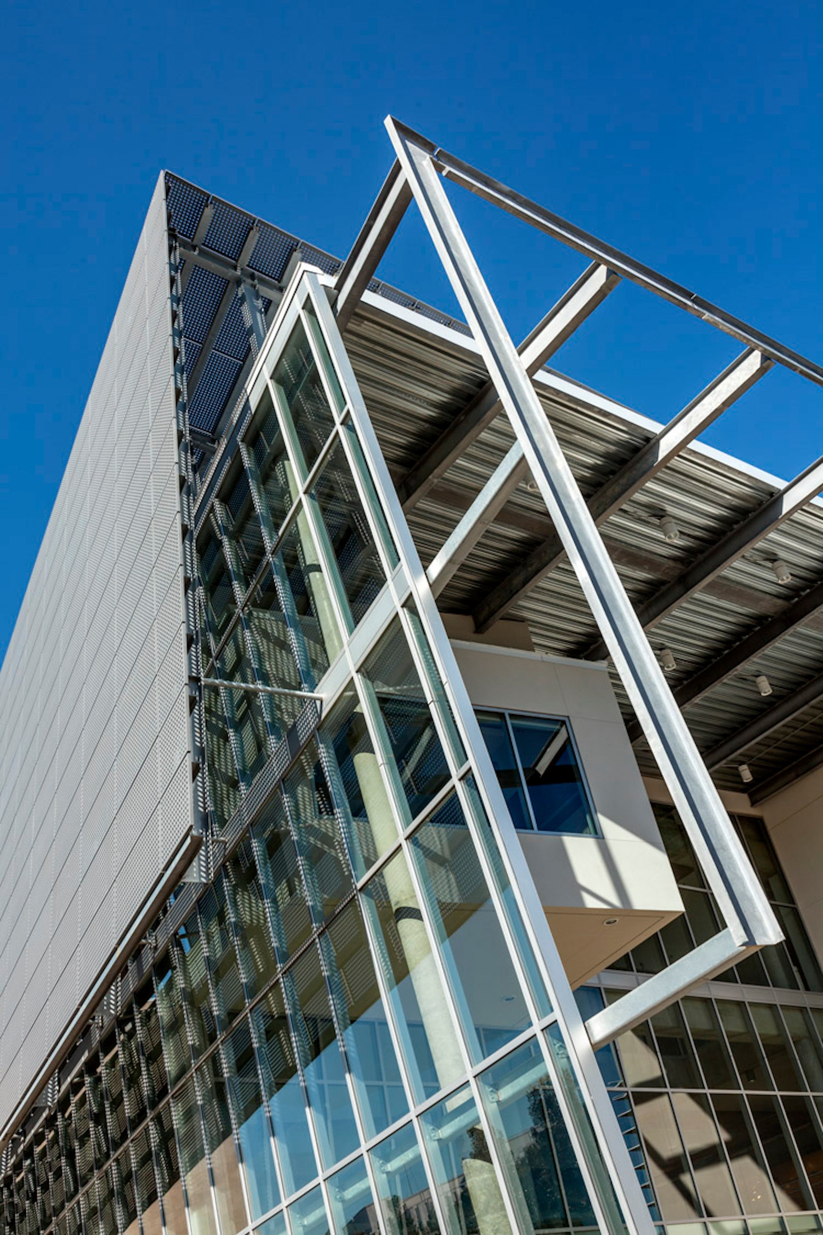 UT Dallas, Edith O'Donnell Arts & Technology Building by STUDIOS