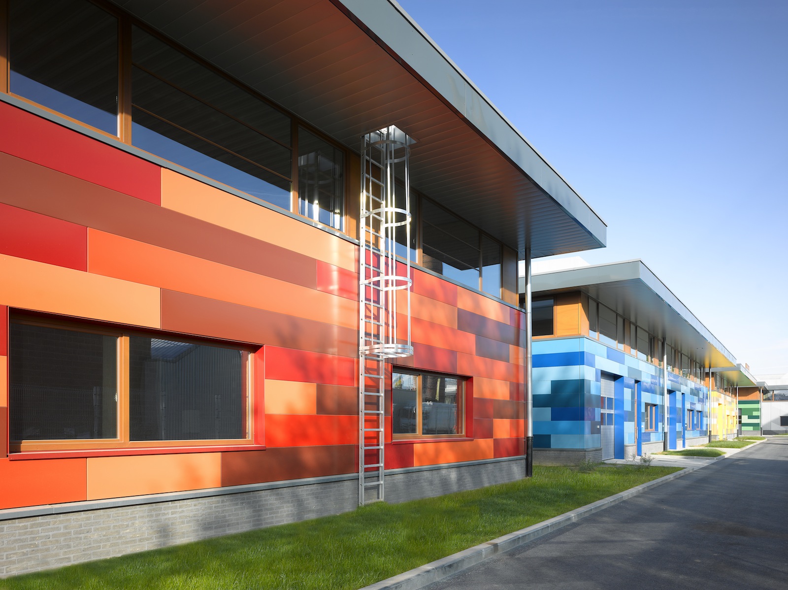 Newton Park Complex by BAEB Bureau d'Architects Emmanuel Bouffioux