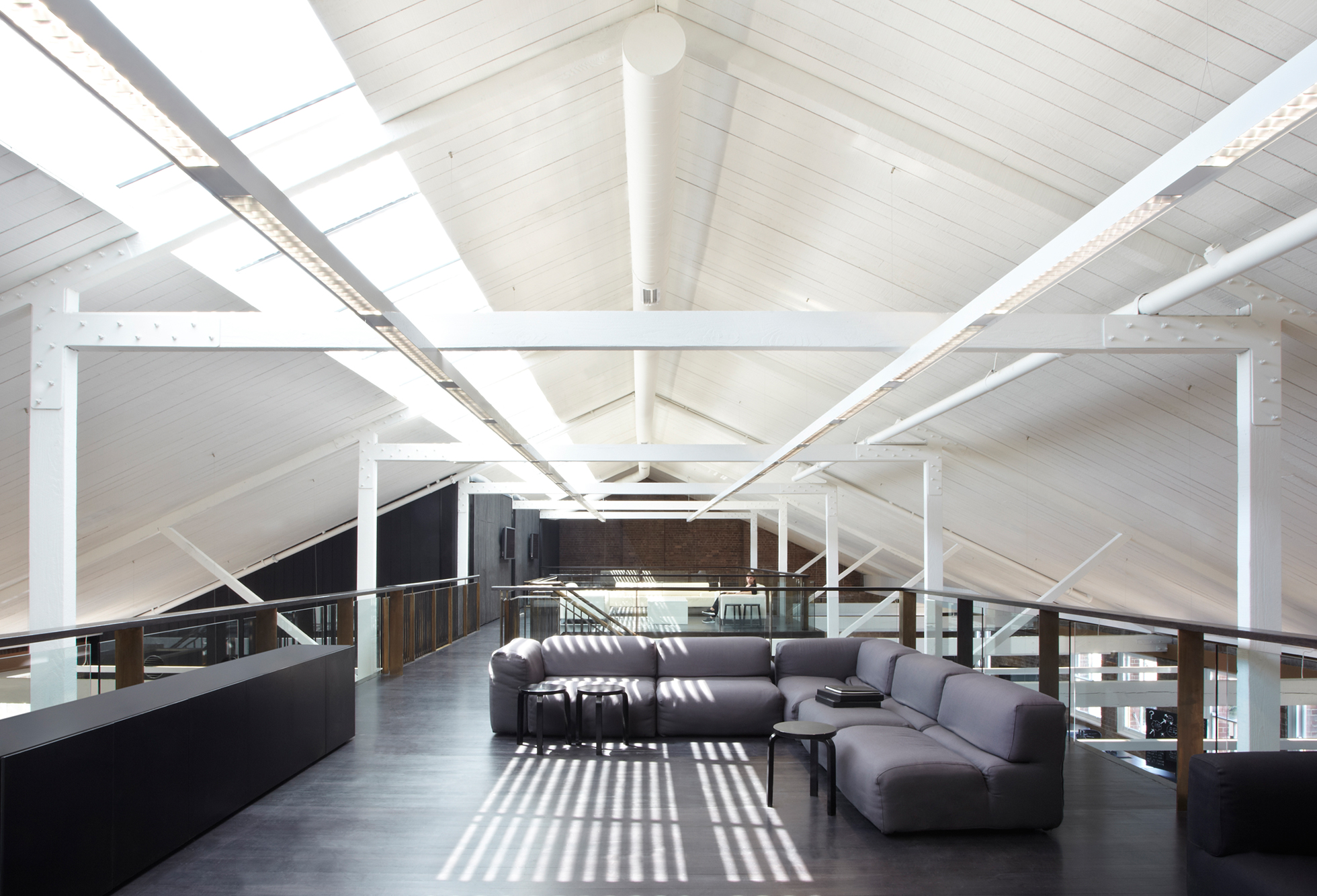 Saatchi & Saatchi by smart design studio - Architizer
