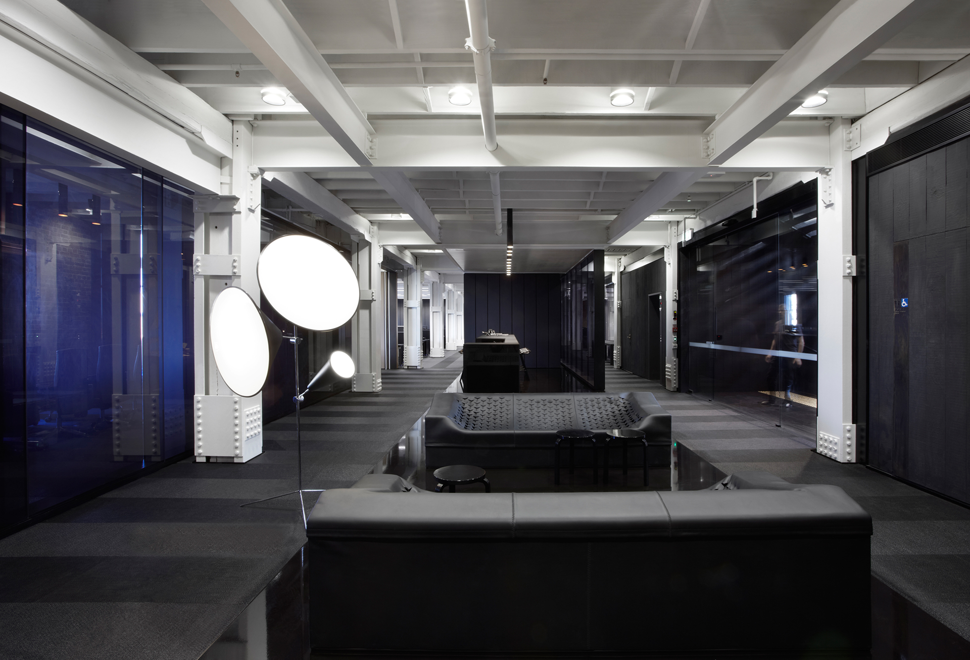 Saatchi & Saatchi by smart design studio - Architizer