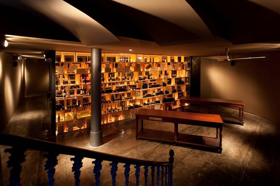 Valencia Wine&Bistro by Metrobox & Co. + Nuno Rodrigues Interiors ...