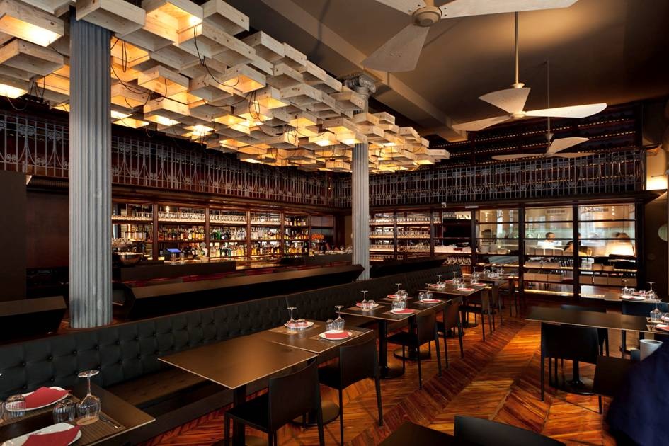 Valencia Wine&Bistro by Metrobox & Co. + Nuno Rodrigues Interiors ...