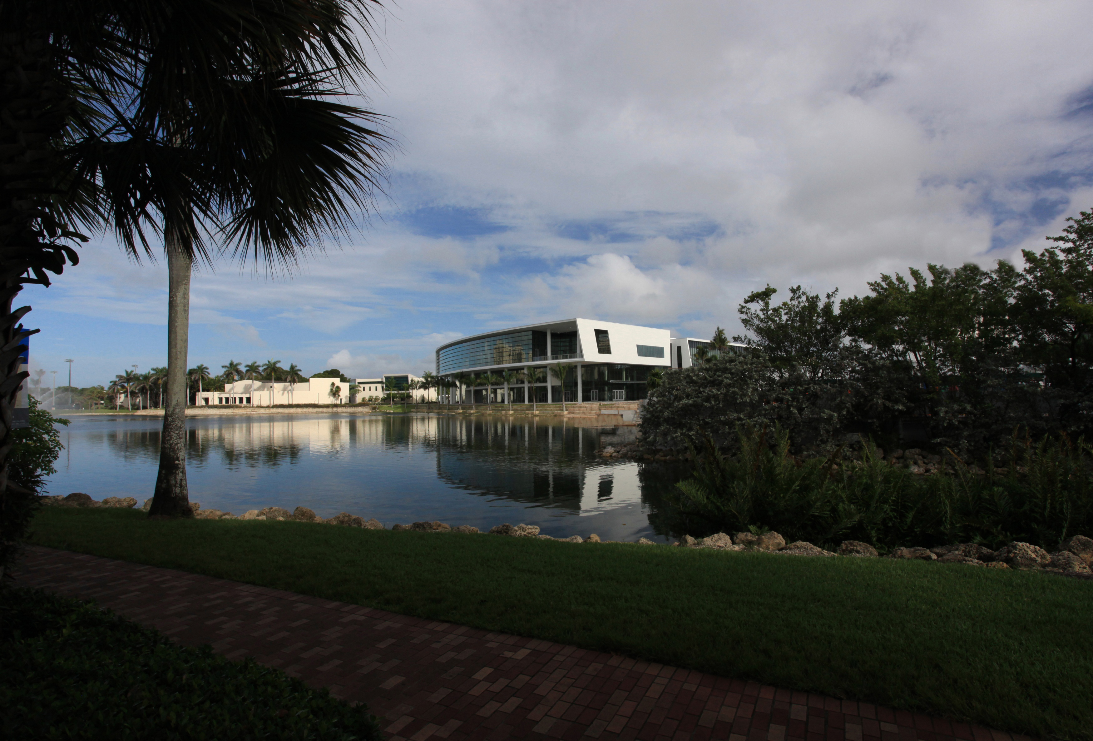 University of Miami Student Activities Center by Arquitectonica