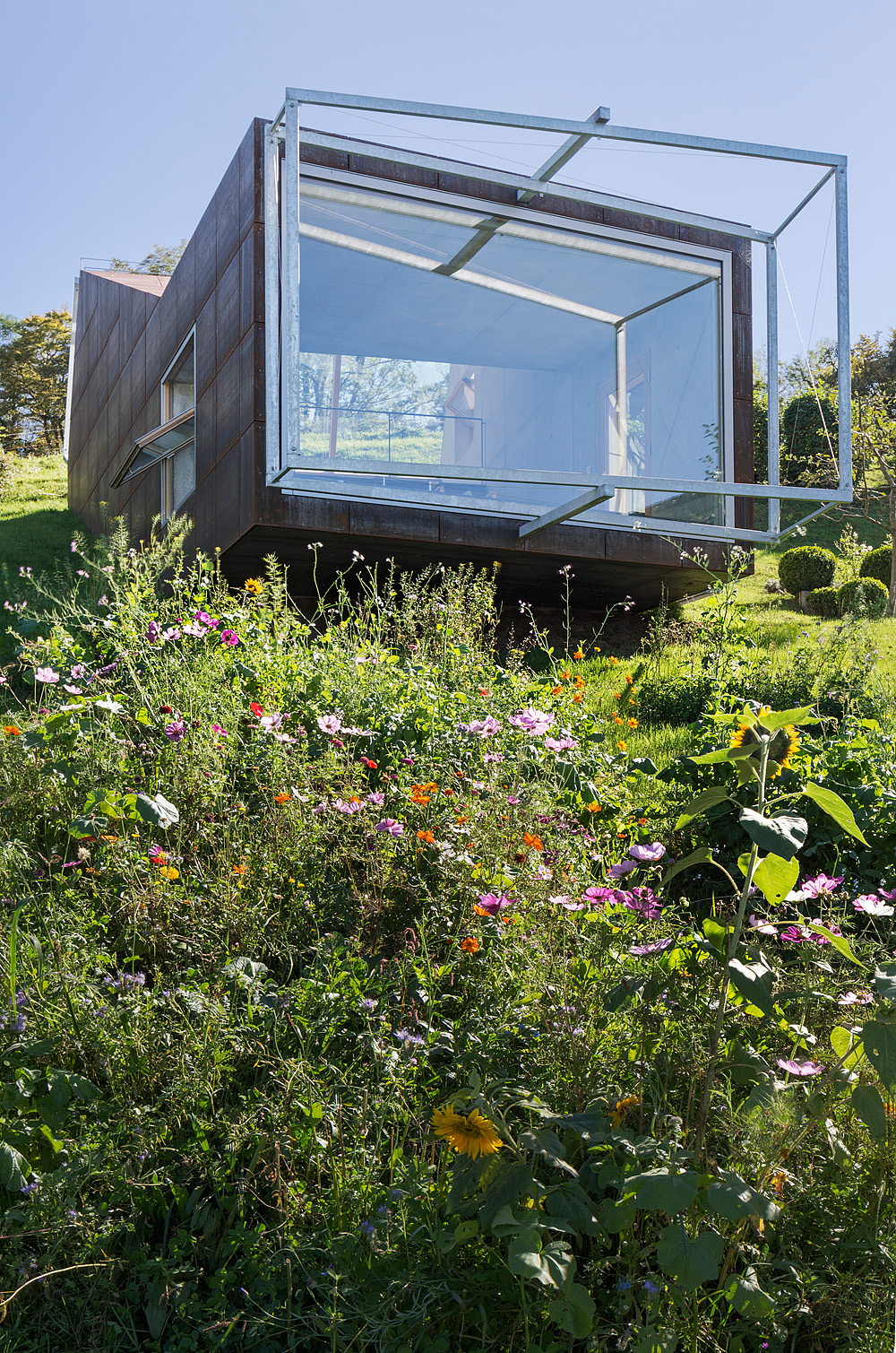 Small Studio for Drawing, Painting, and Sculpture by Christian Tonko