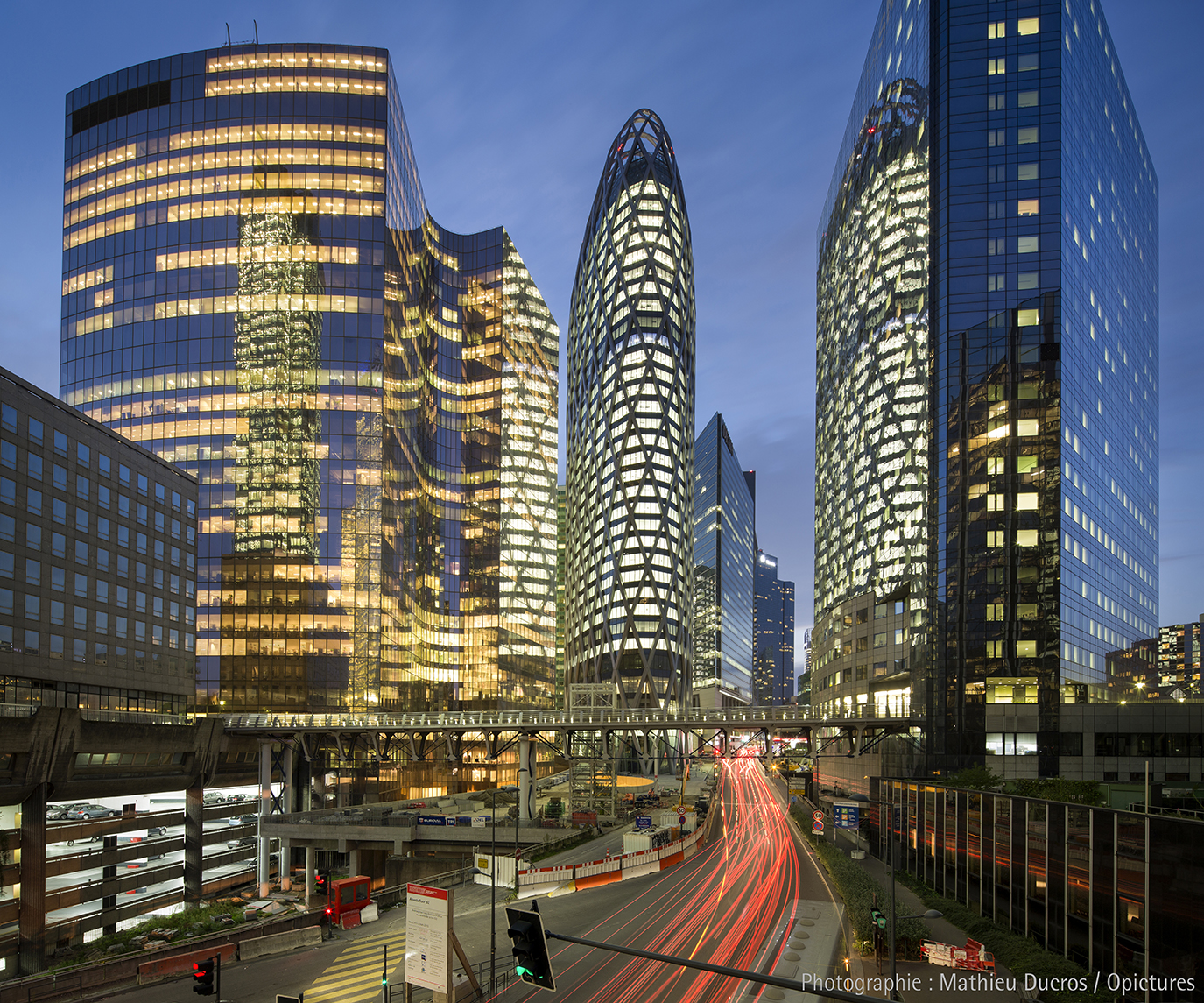 TOWER D2 PARISLA DEFENSE by AGENCE D'ARCHITECTURE A. BECHU TOM