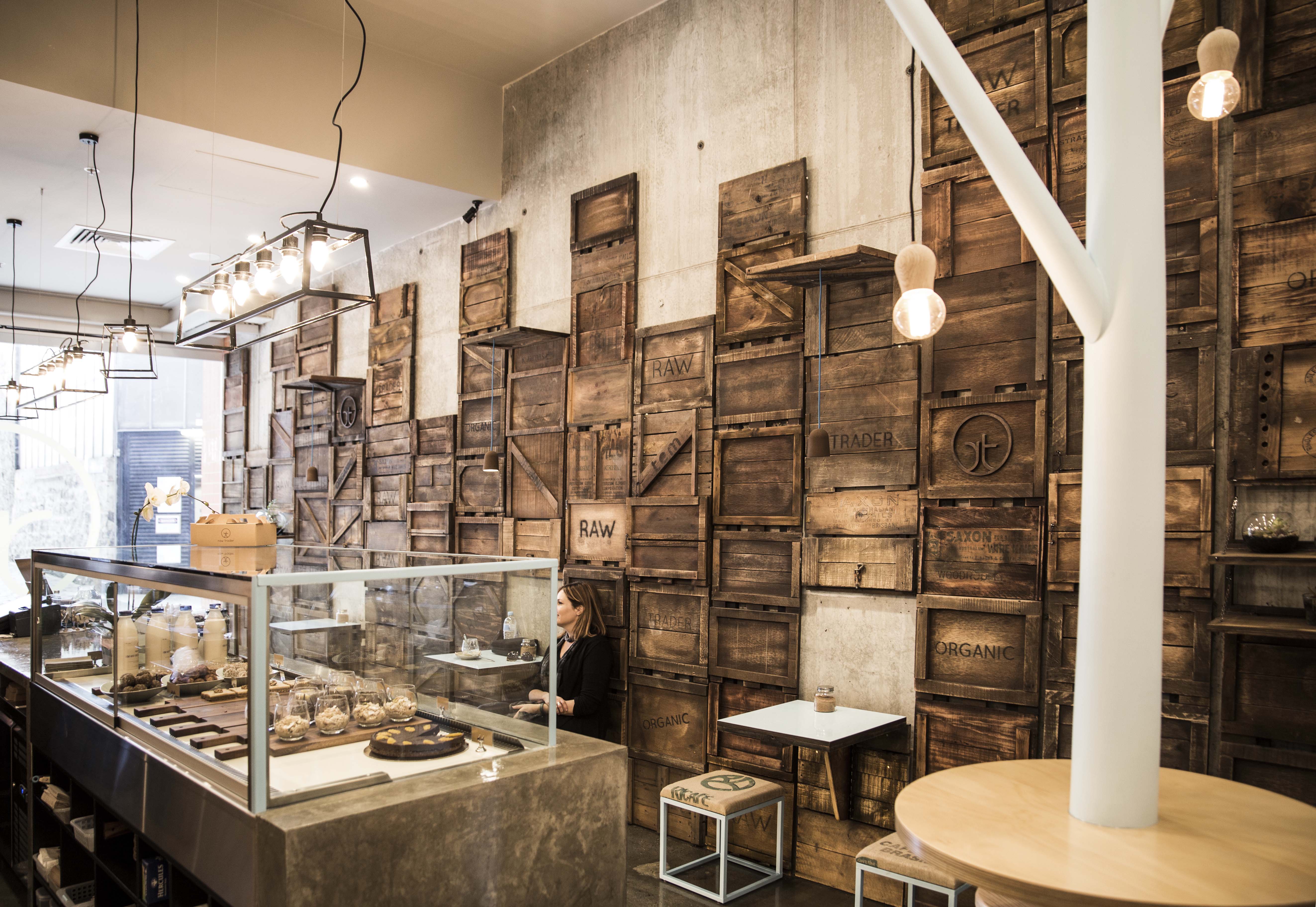 дизайн кафе в деревянном стиле