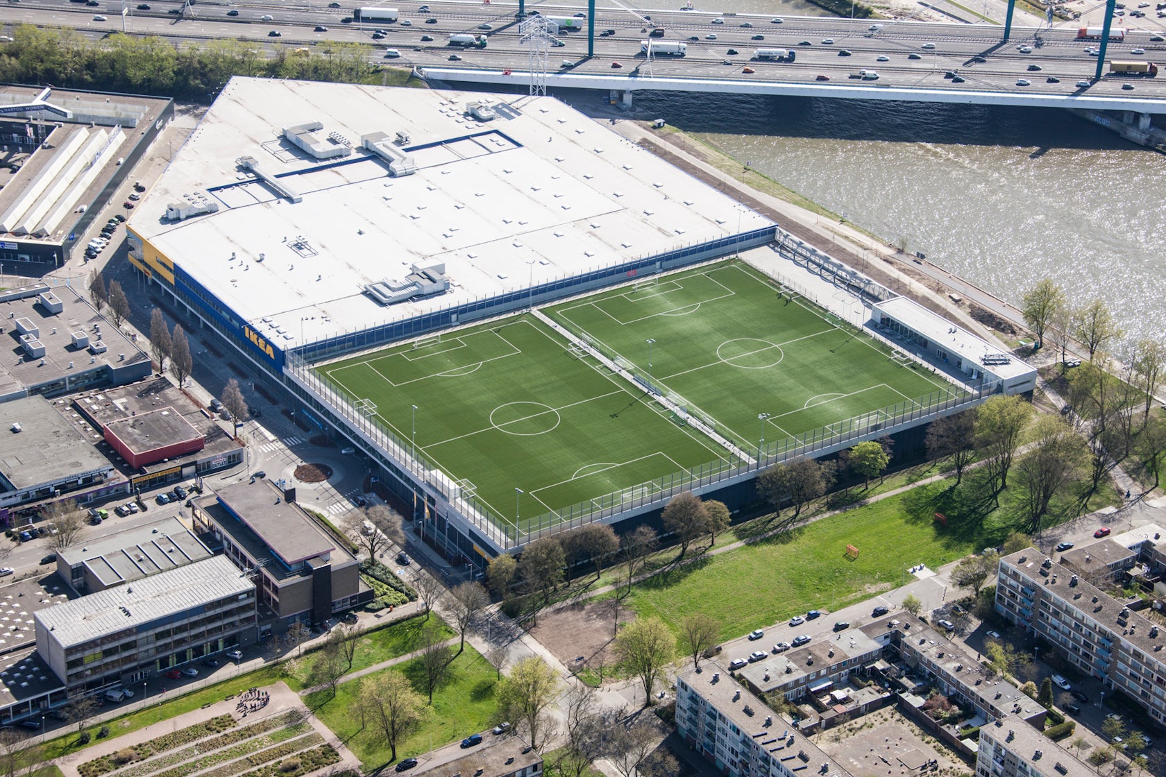 spuiten Assert het ergste IKEA with sportsfacilities on parking by Knevel Architecten - Architizer