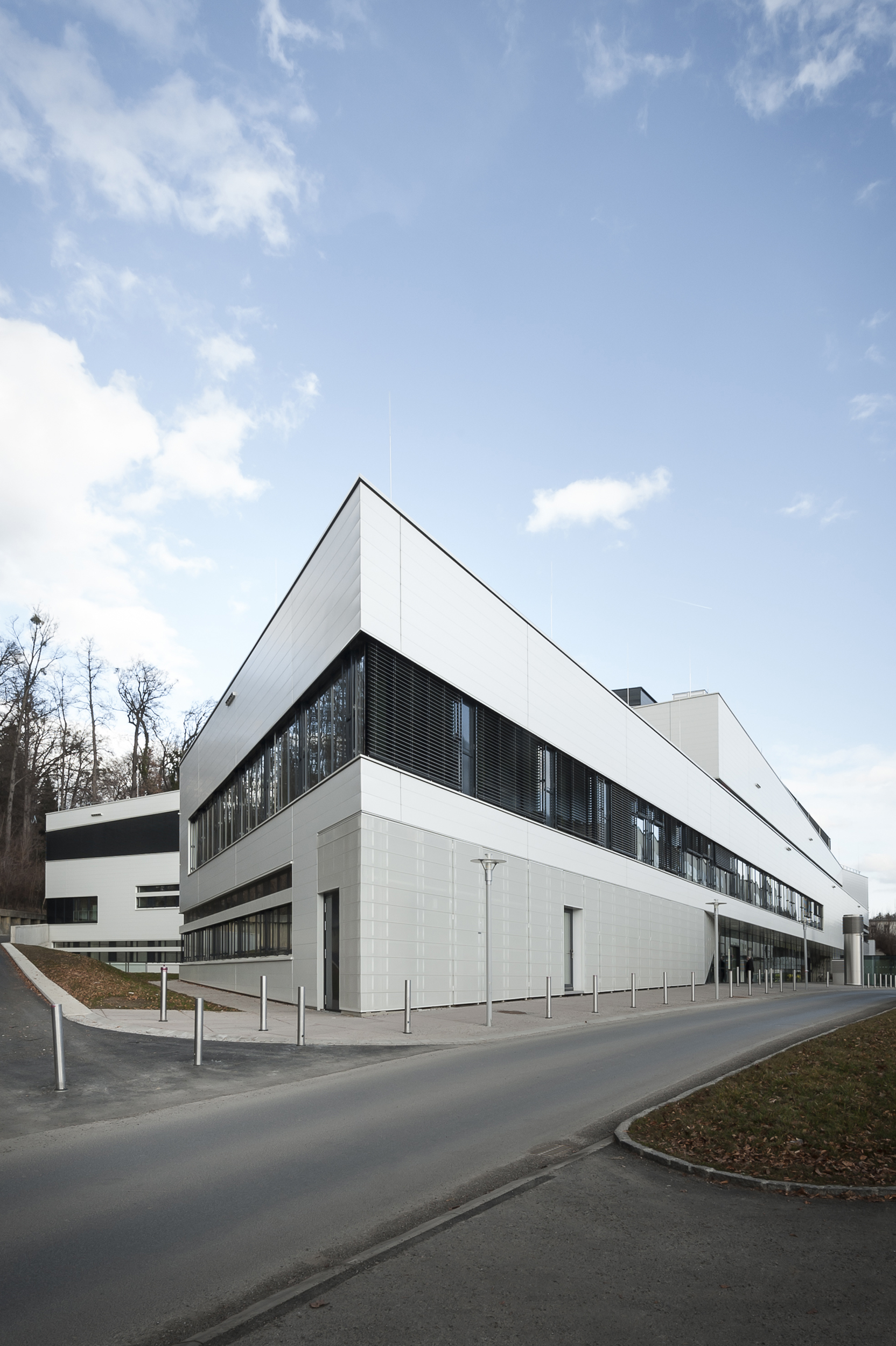 versorgungszentrum-lkh-graz-by-ederer-haghirian-architekten-zt-gmbh
