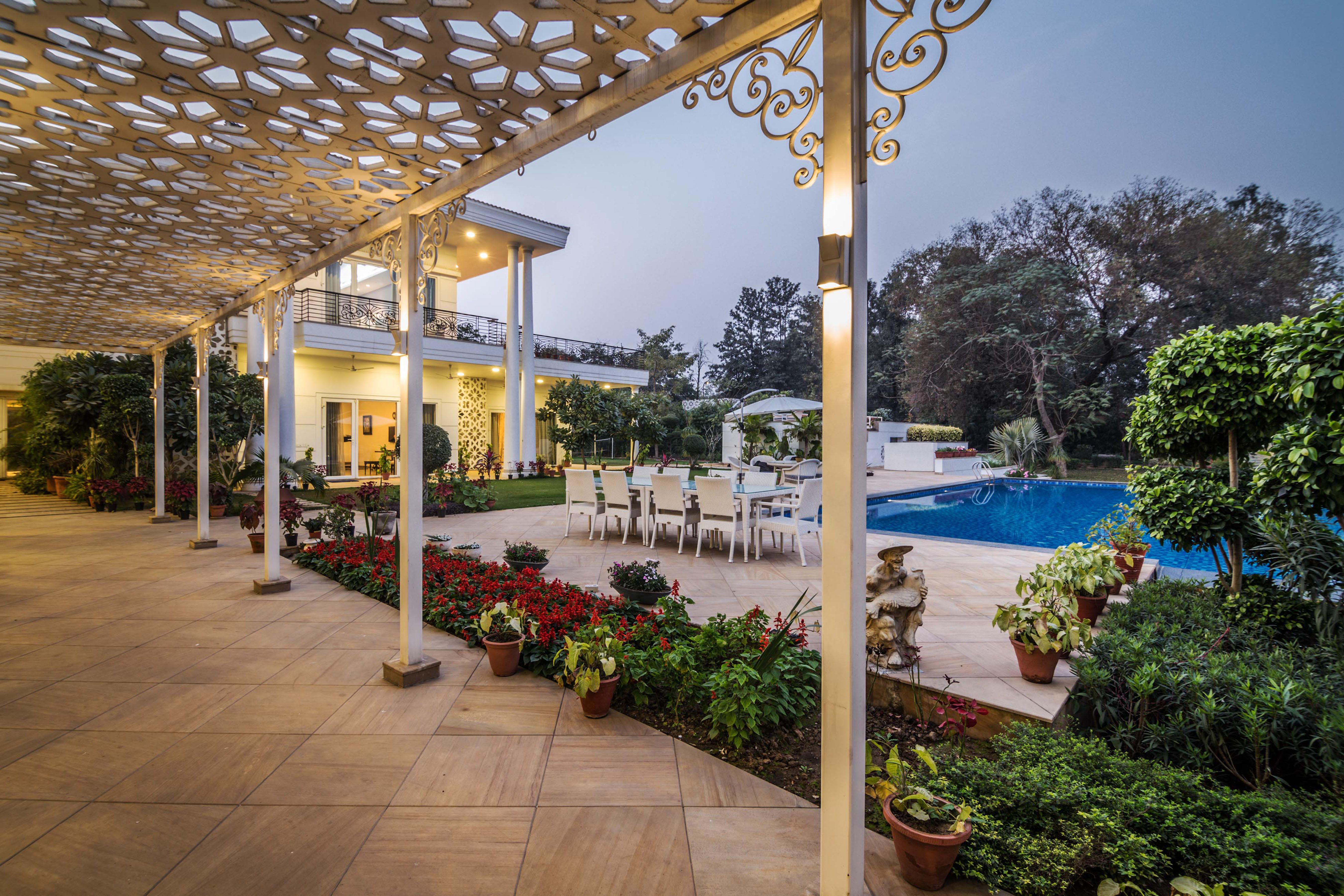 THE WHITE HABITAT FARMHOUSE,New Delhi,India. by RENESA ARCHITECTURE