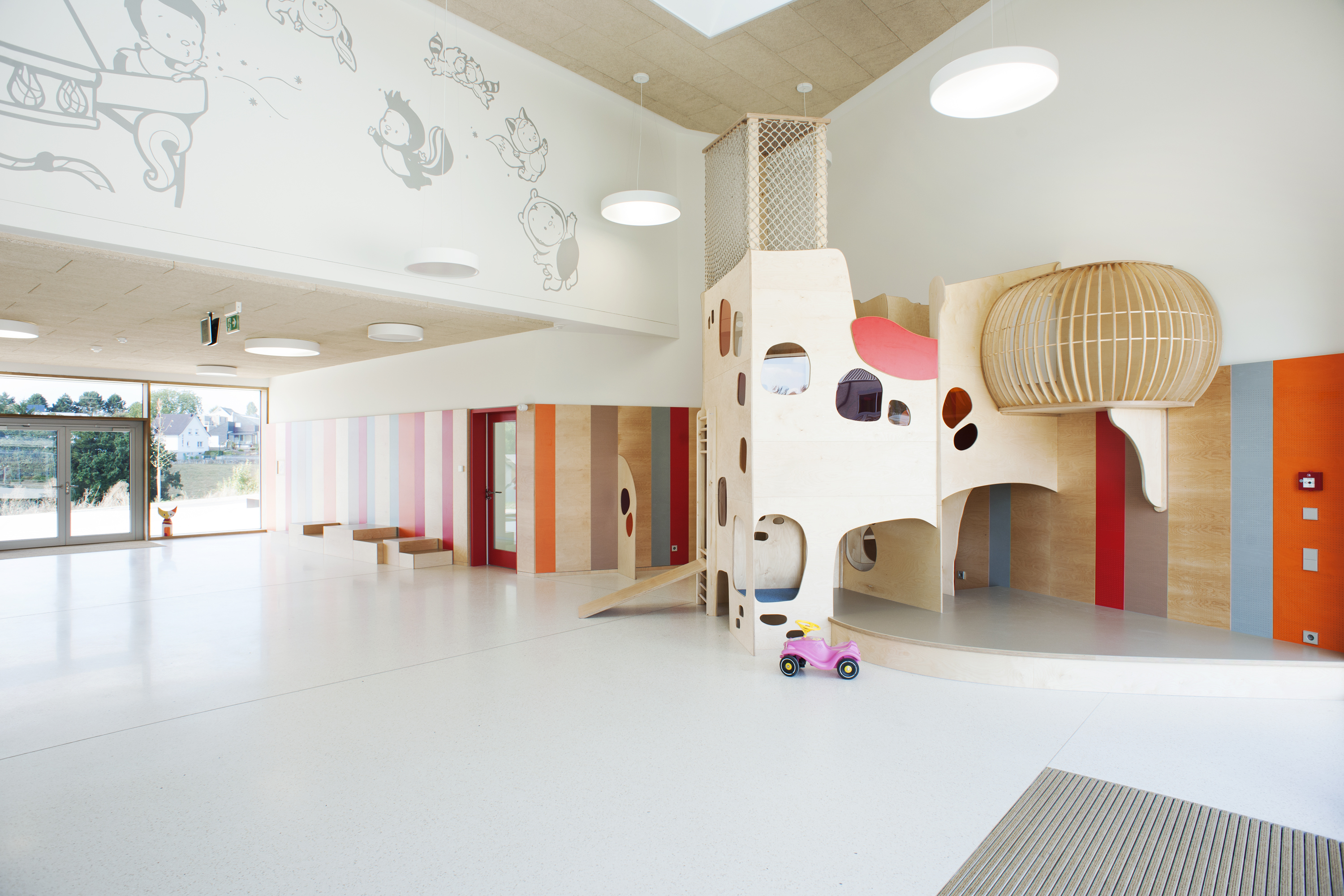 primary school and attached day care centre by WW+ architektur ...