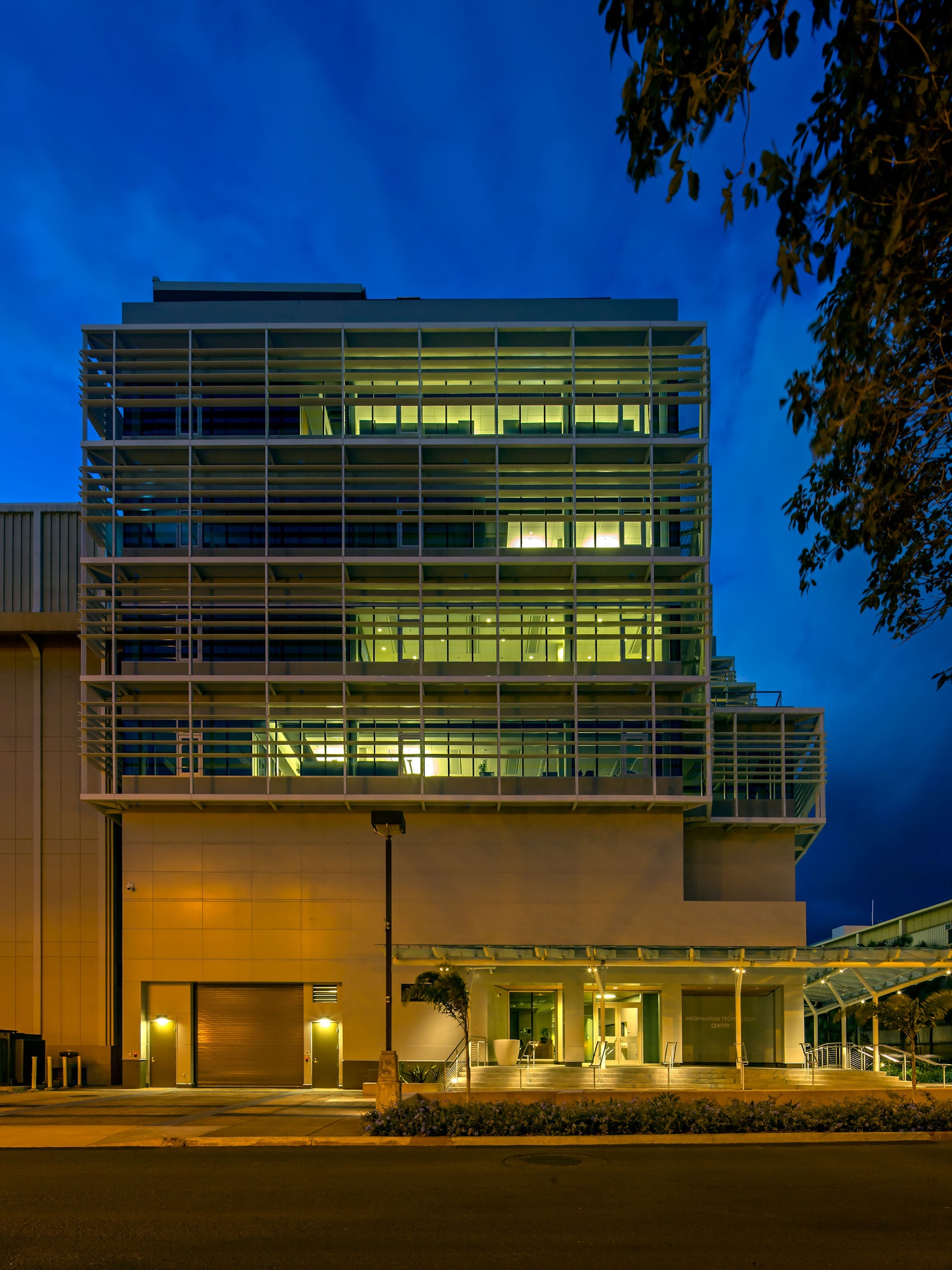 University of Hawaii Information Technology Center - Architizer