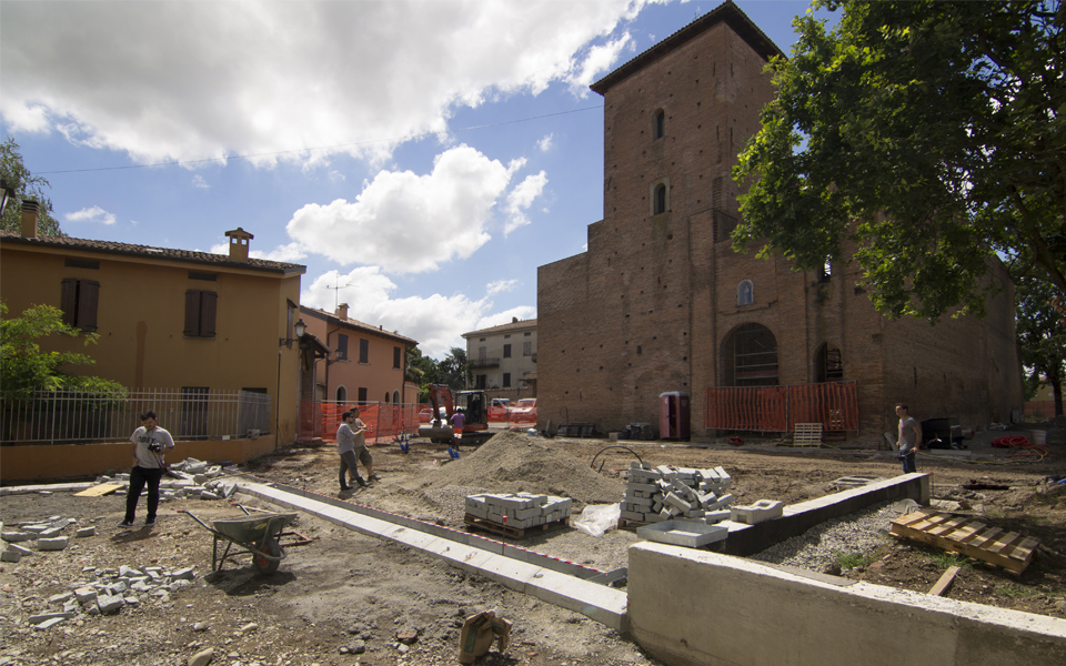 PIAZZA DELLA ROCCA A PIEVE DI CENTO Architizer