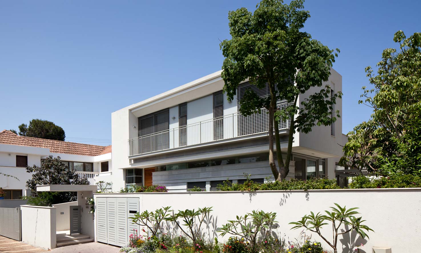 White Frame House by Amitzi Architects Architizer