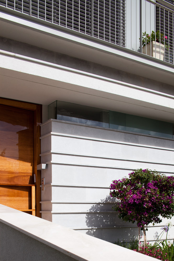 White Frame House by Amitzi Architects Architizer