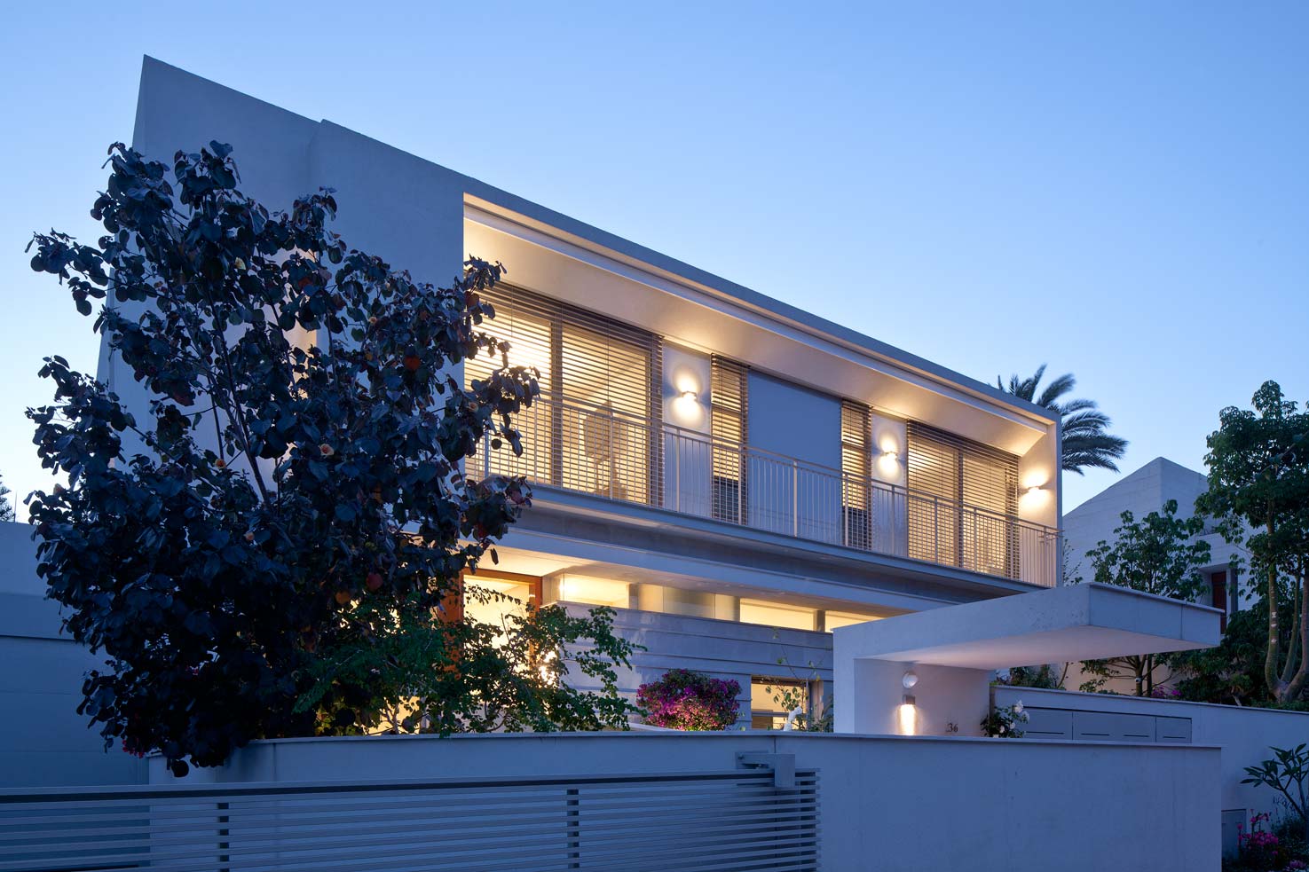 White Frame House by Amitzi Architects Architizer
