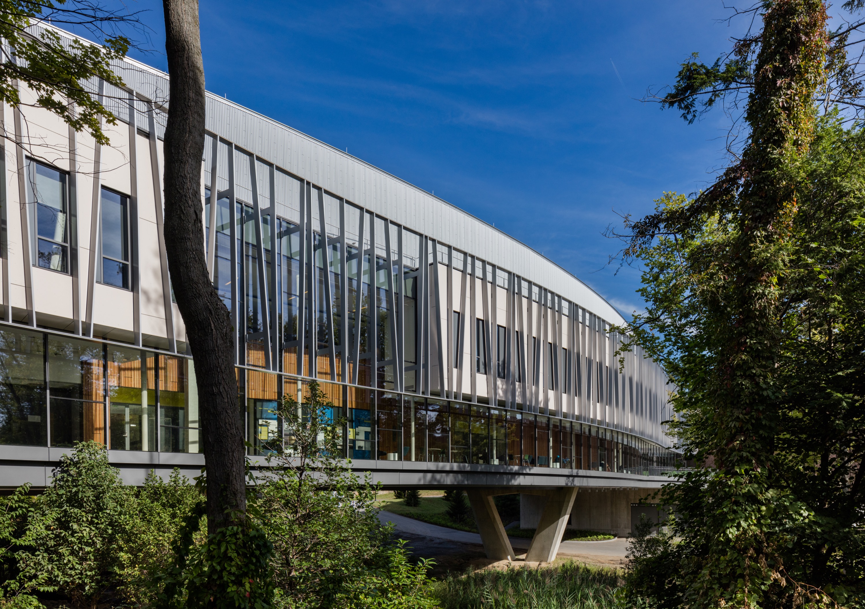 Bridge for Laboratory Sciences building, Vassar College, Integrated