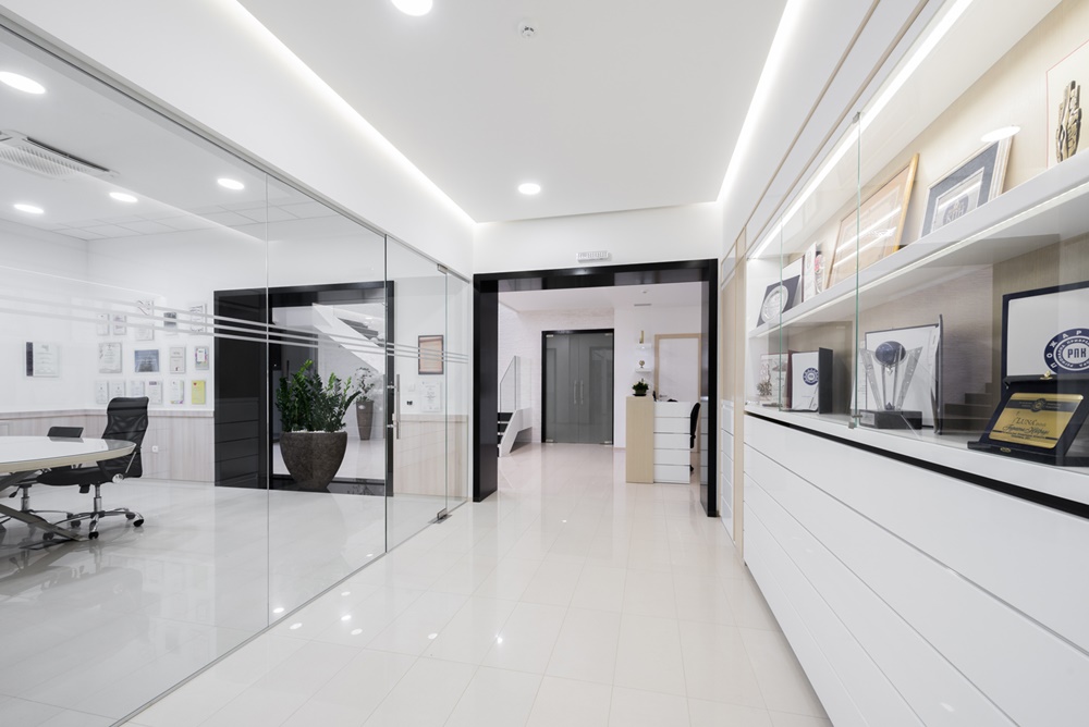 fashion-showroom-interior-by-salt-water-architizer