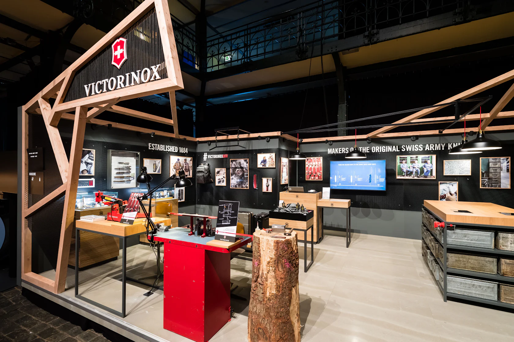VICTORINOX Messestand By DFROST Retail Identity Architizer victorinox-messestand-by-dfrost-retail-identity-architizer