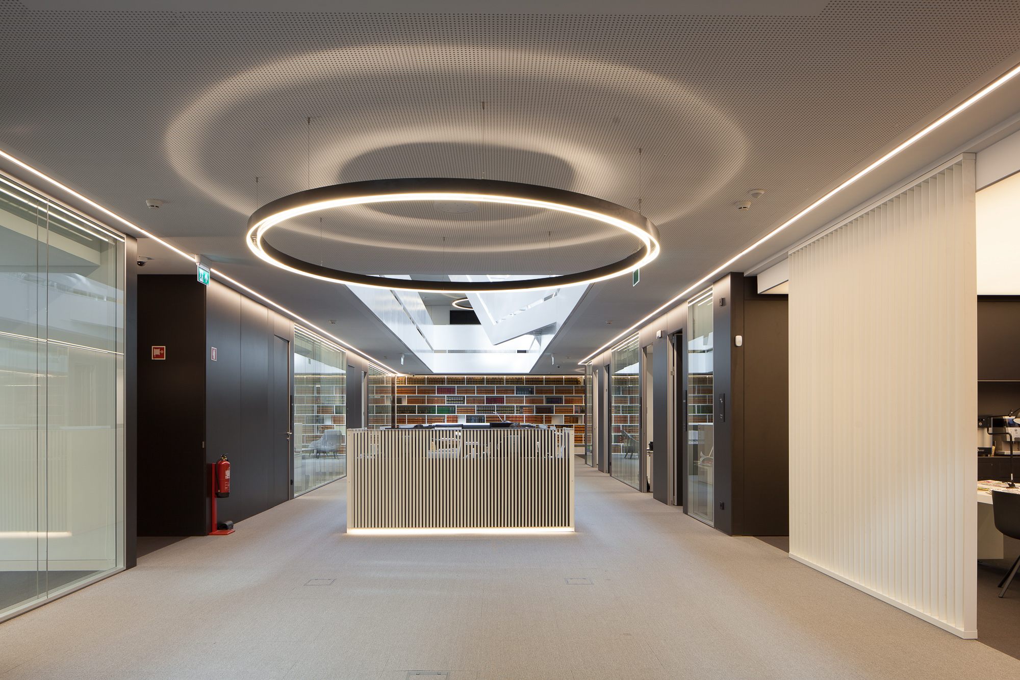 VdA - Vieira de Almeida Building and Interiors by PMC Arquitectos ...