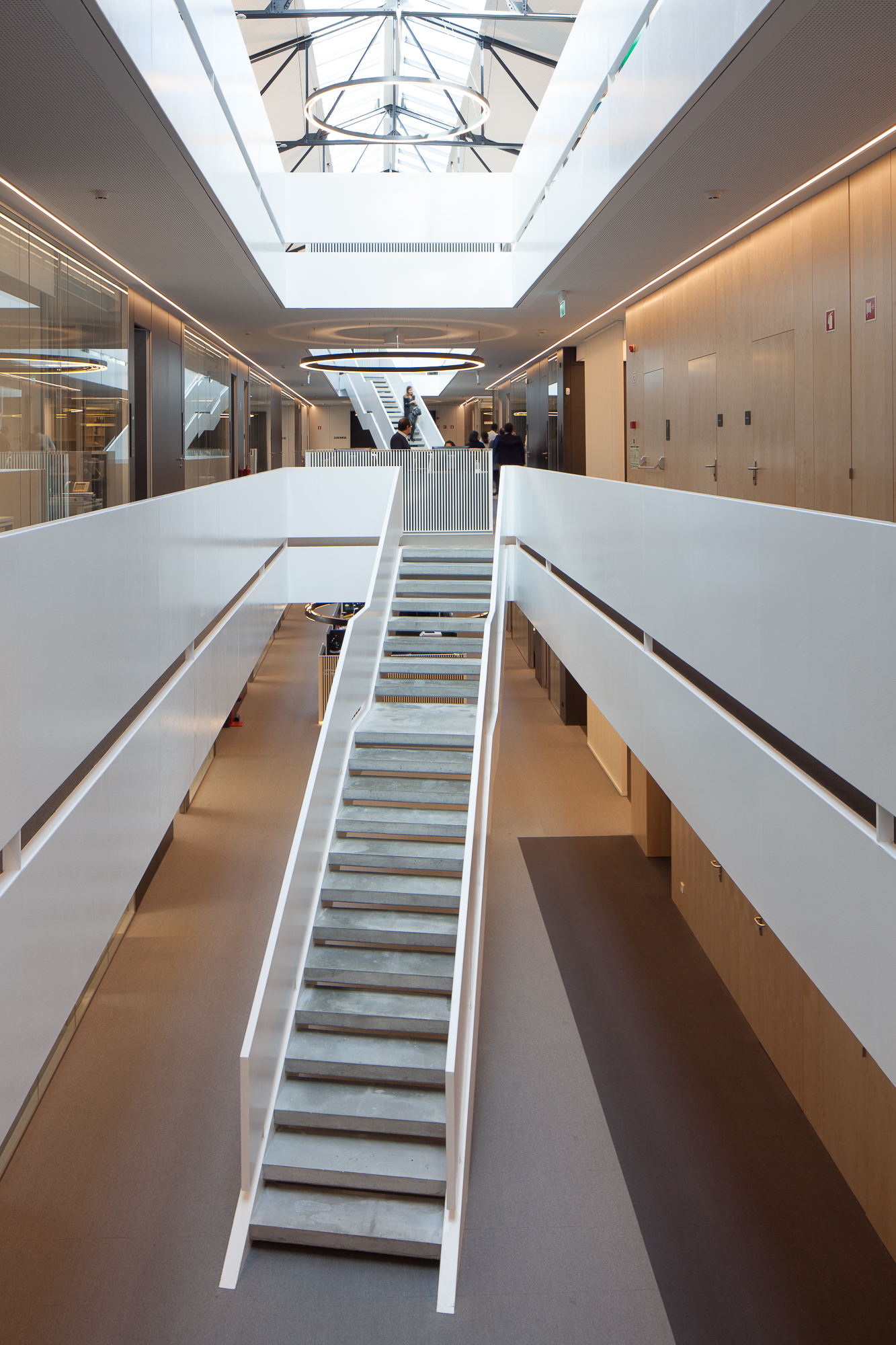 VdA - Vieira de Almeida Building and Interiors by PMC Arquitectos ...