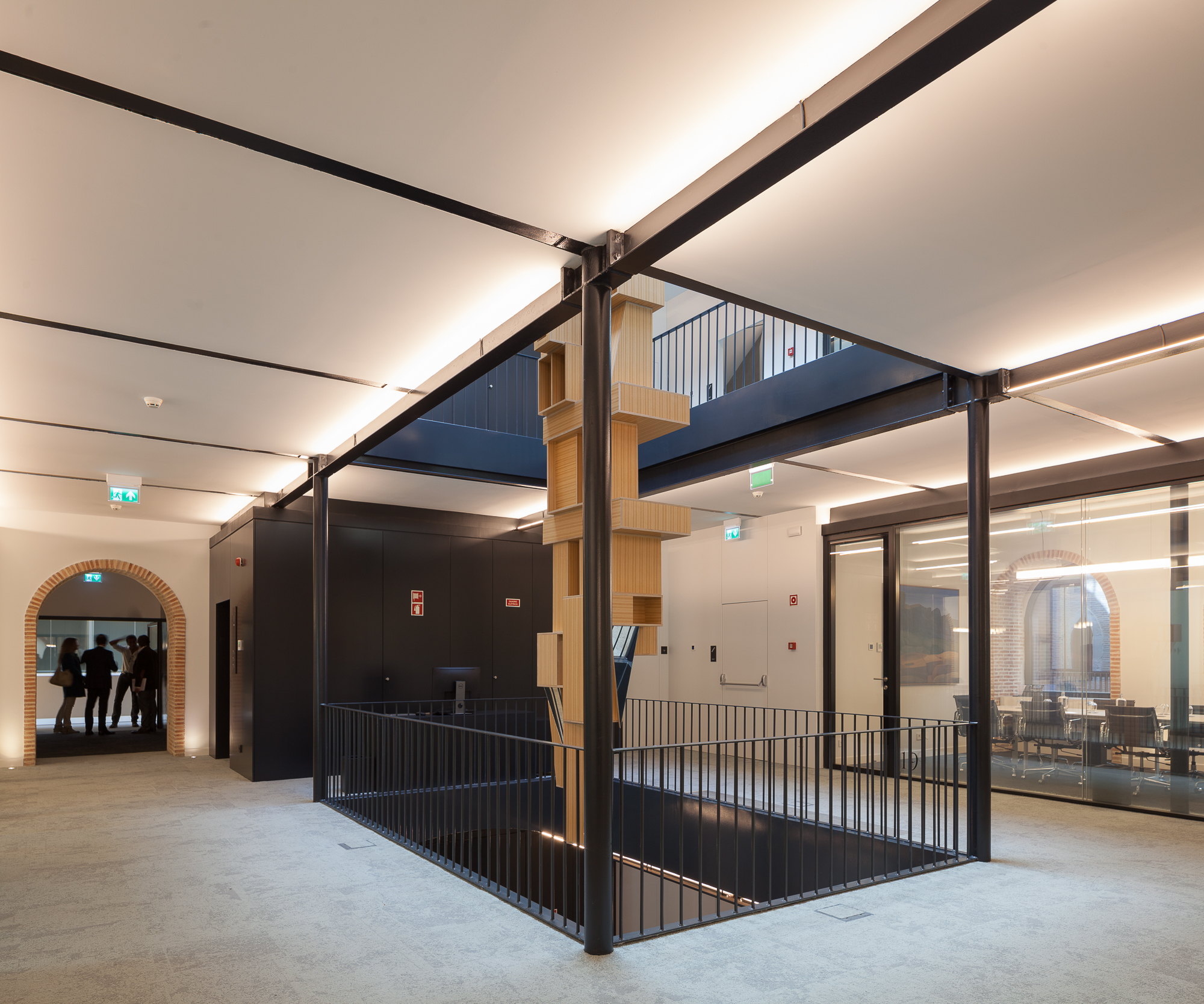 VdA - Vieira de Almeida Building and Interiors by PMC Arquitectos ...