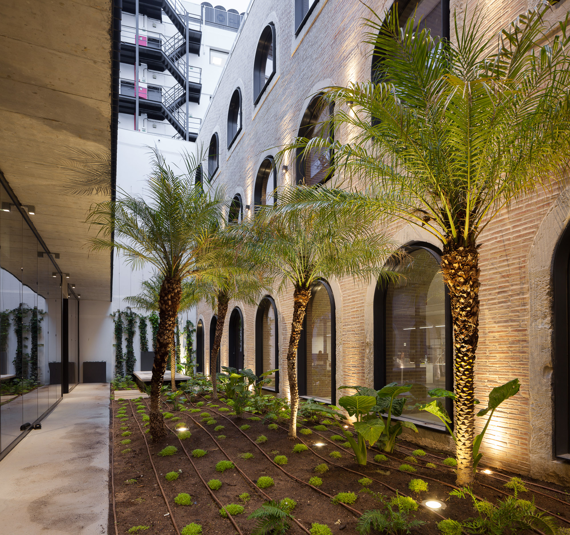 VdA - Vieira de Almeida Building and Interiors by PMC Arquitectos ...