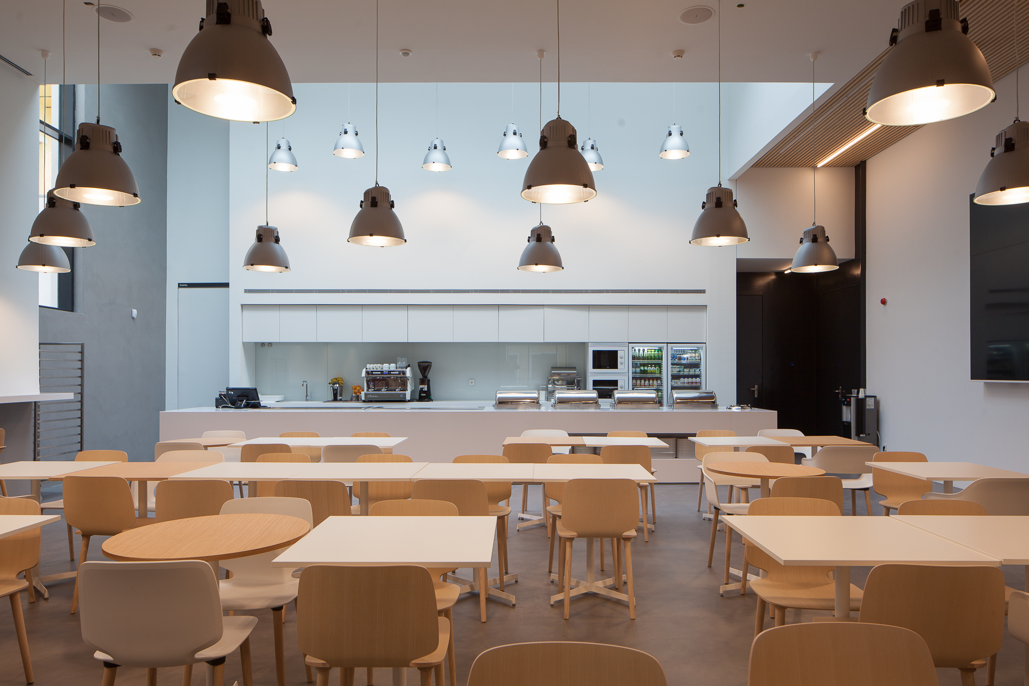 VdA - Vieira de Almeida Building and Interiors by PMC Arquitectos ...