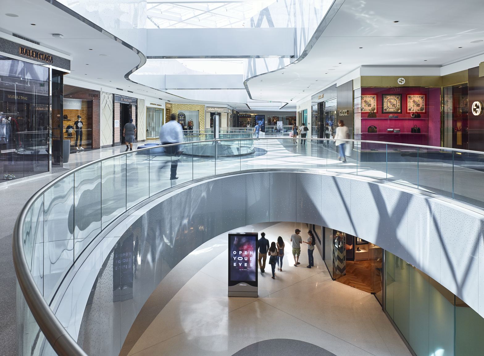 Burberry store beverly center