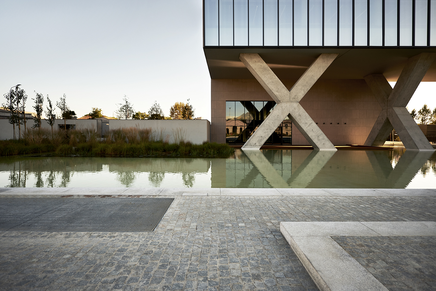 Детали ландшафтного дизайна и архитектуры Symbiosis