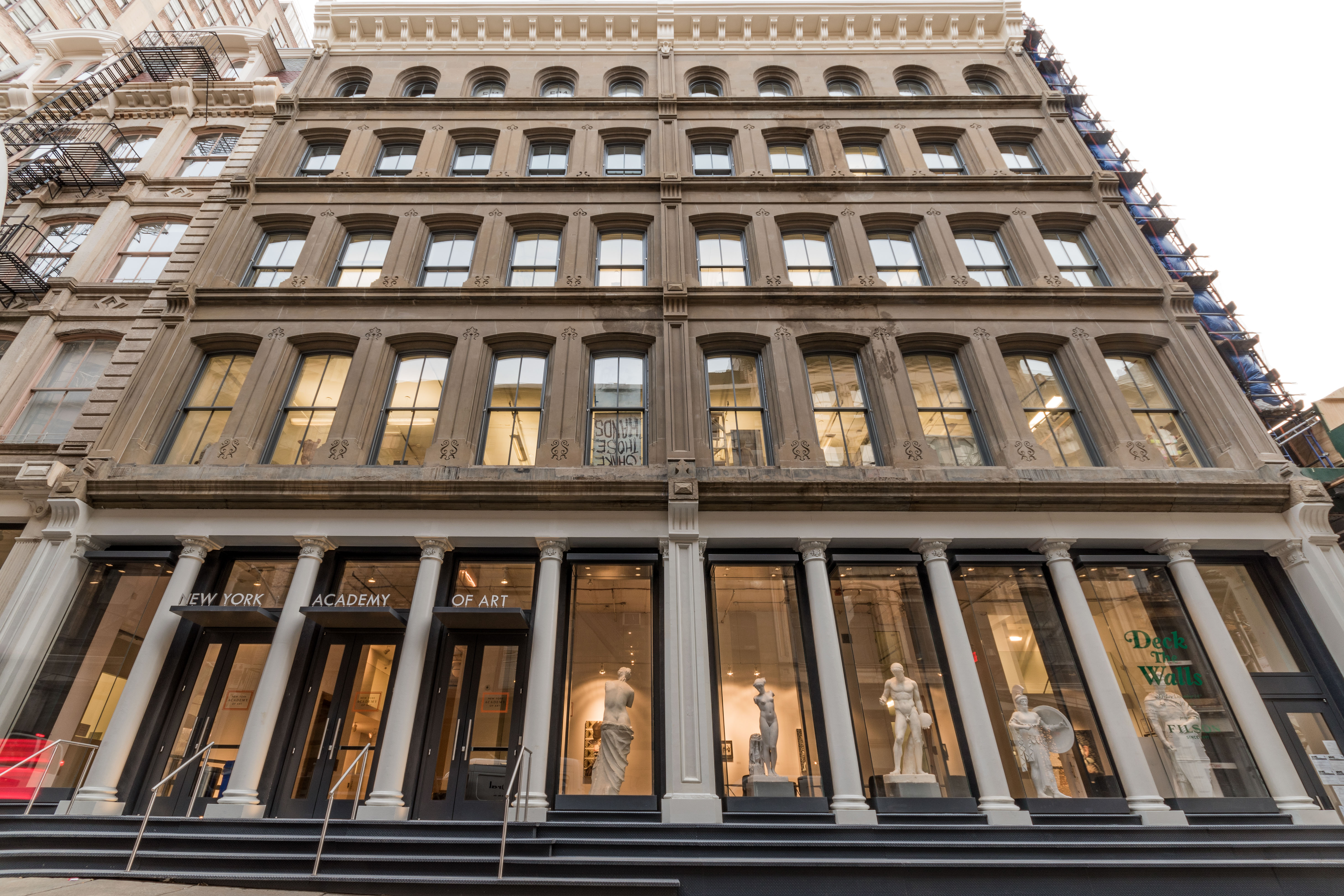 New York Academy of Art New Storefront and Gallery by TRA studio