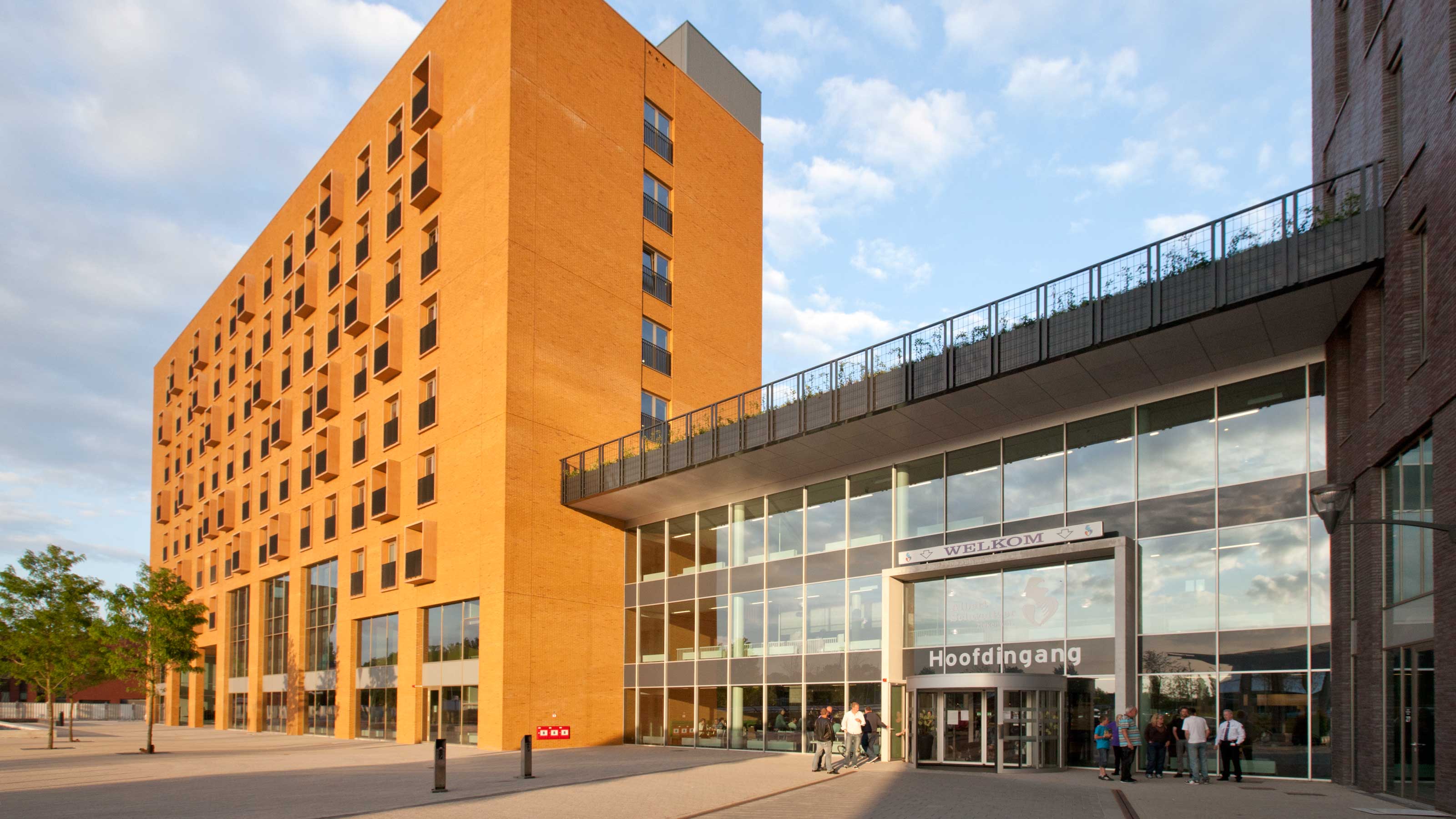 ALBERT SCHWEITZER HOSPITAL by EGM architects