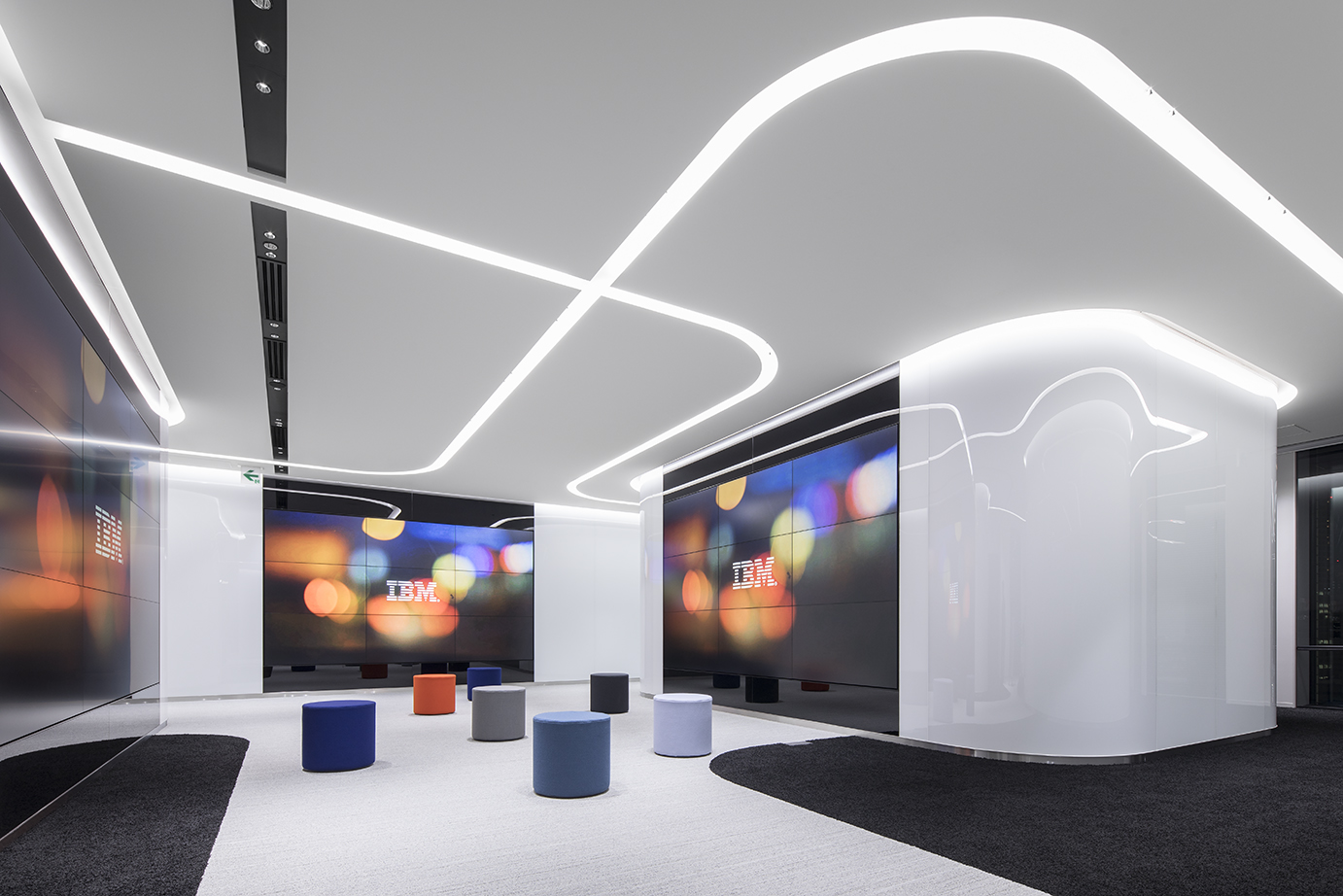 IBM OSAKA OFFICE by NIKKEN SPACE DESIGN - Architizer