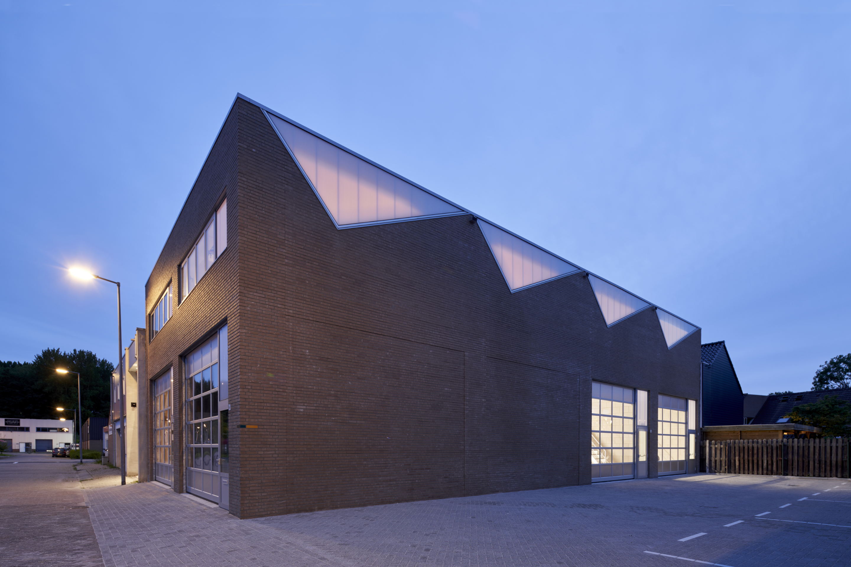 beautiful industrial building based on the qualities of the sawtooth roof by derksenwindt