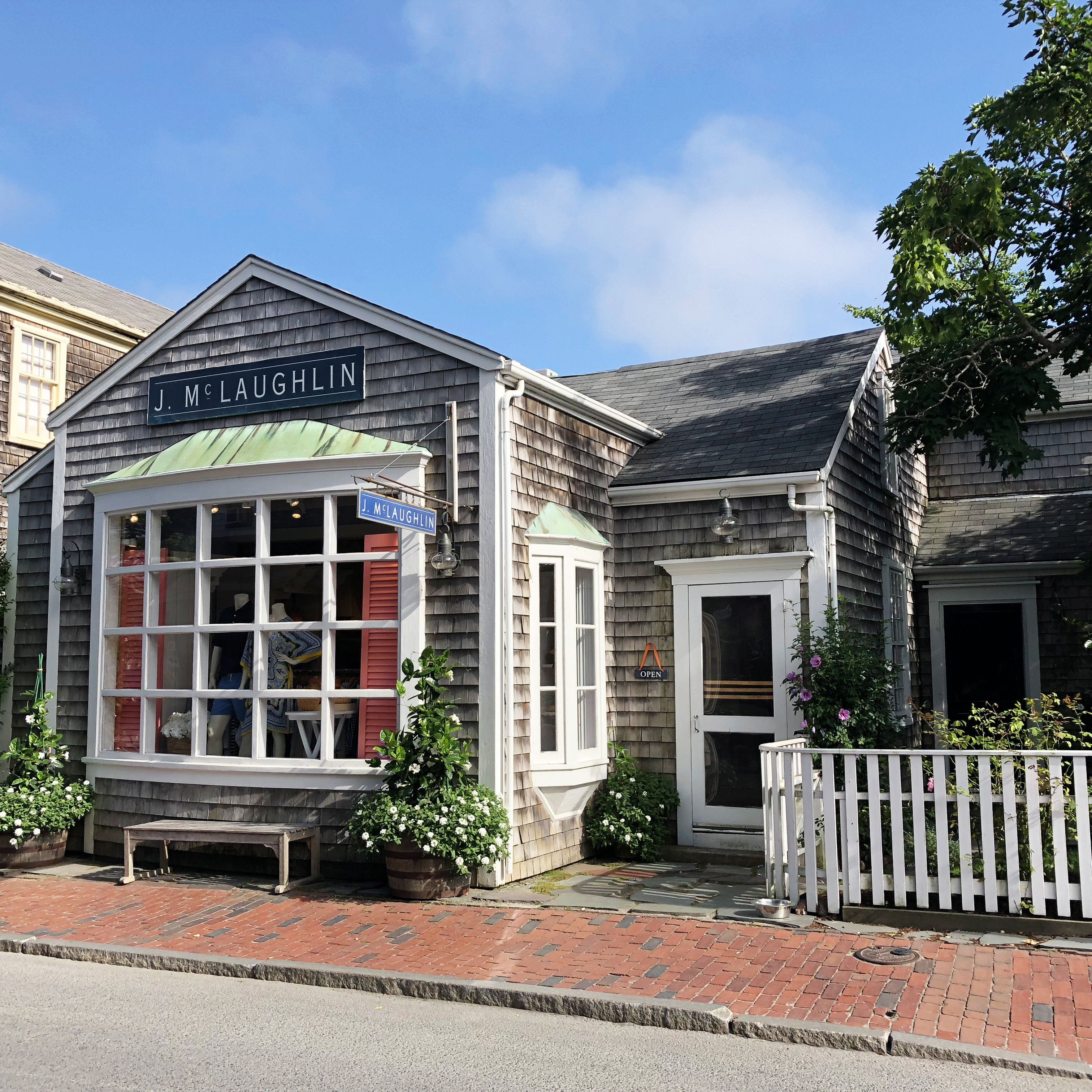 J.McLaughlin Stores National by Larson Architecture Works pllc