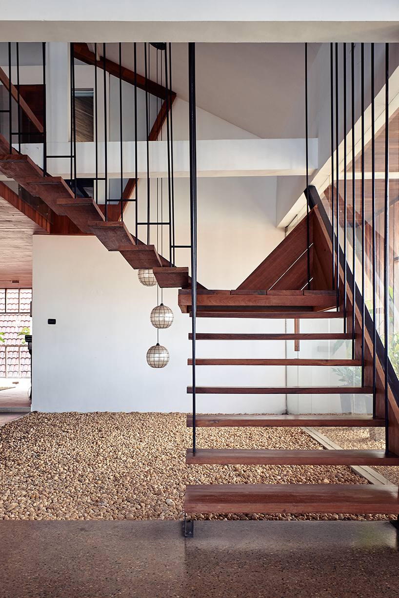 Image showcasing The transformation process of a penthouse from neoclassical to modern ...