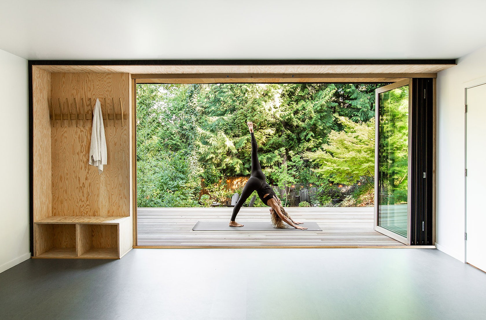 House with a Yoga Studio by Robert Hutchison Architecture