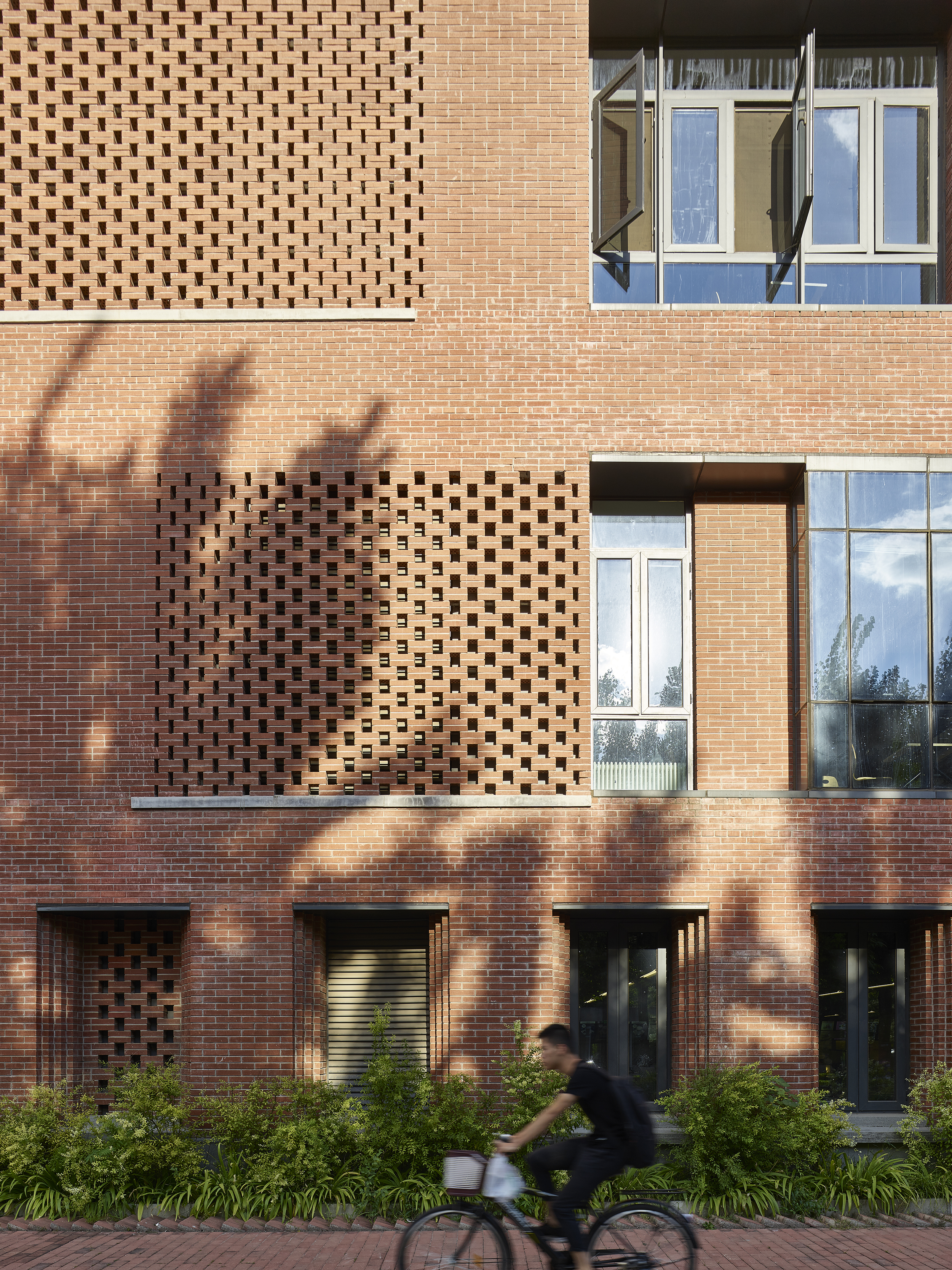 Central Canteen of Tsinghua University by SUP Atelier of THAD Architizer