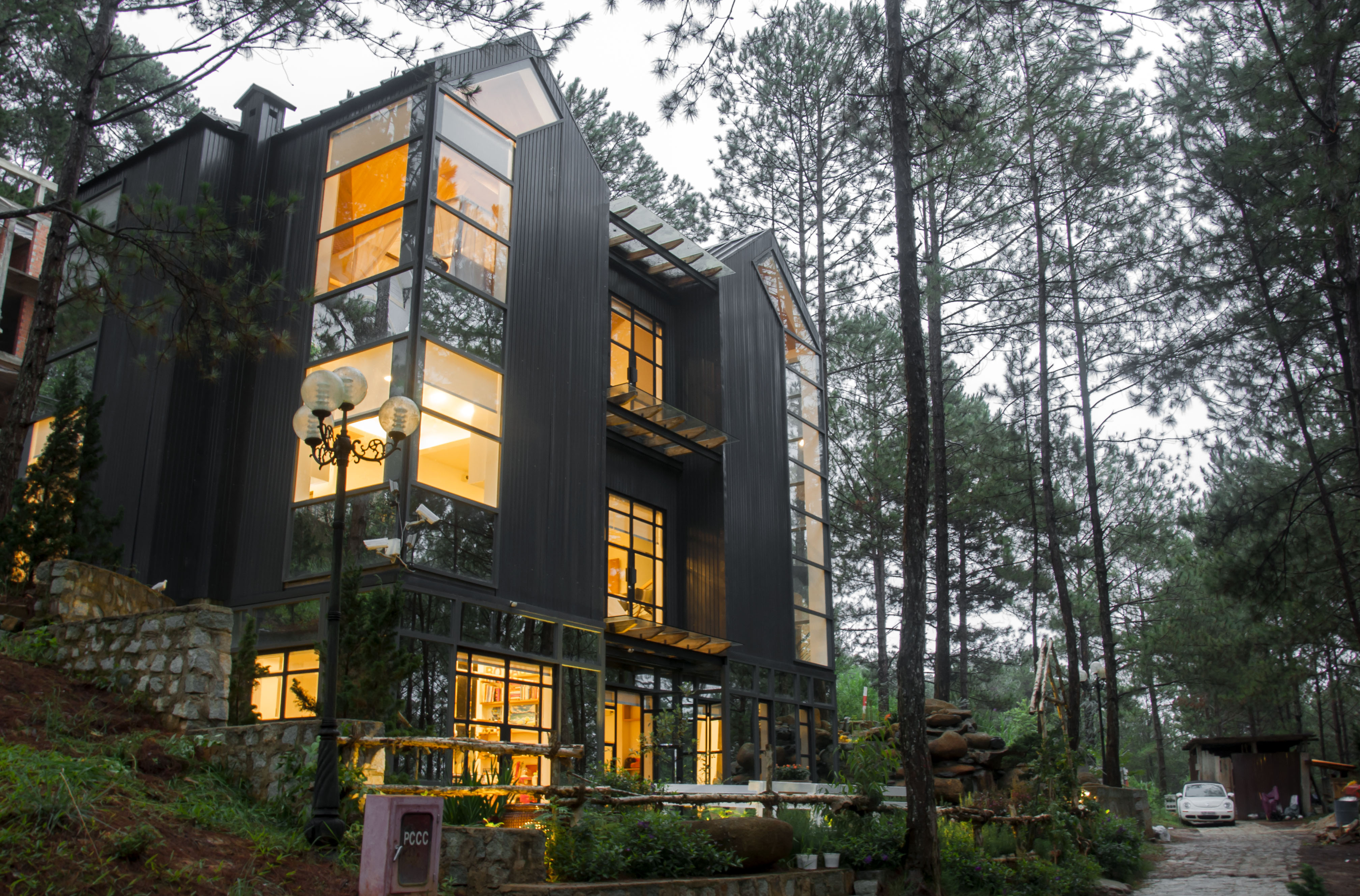 Eden Dalat modern Villa by CEEB Vietnam Architecture firm - Architizer