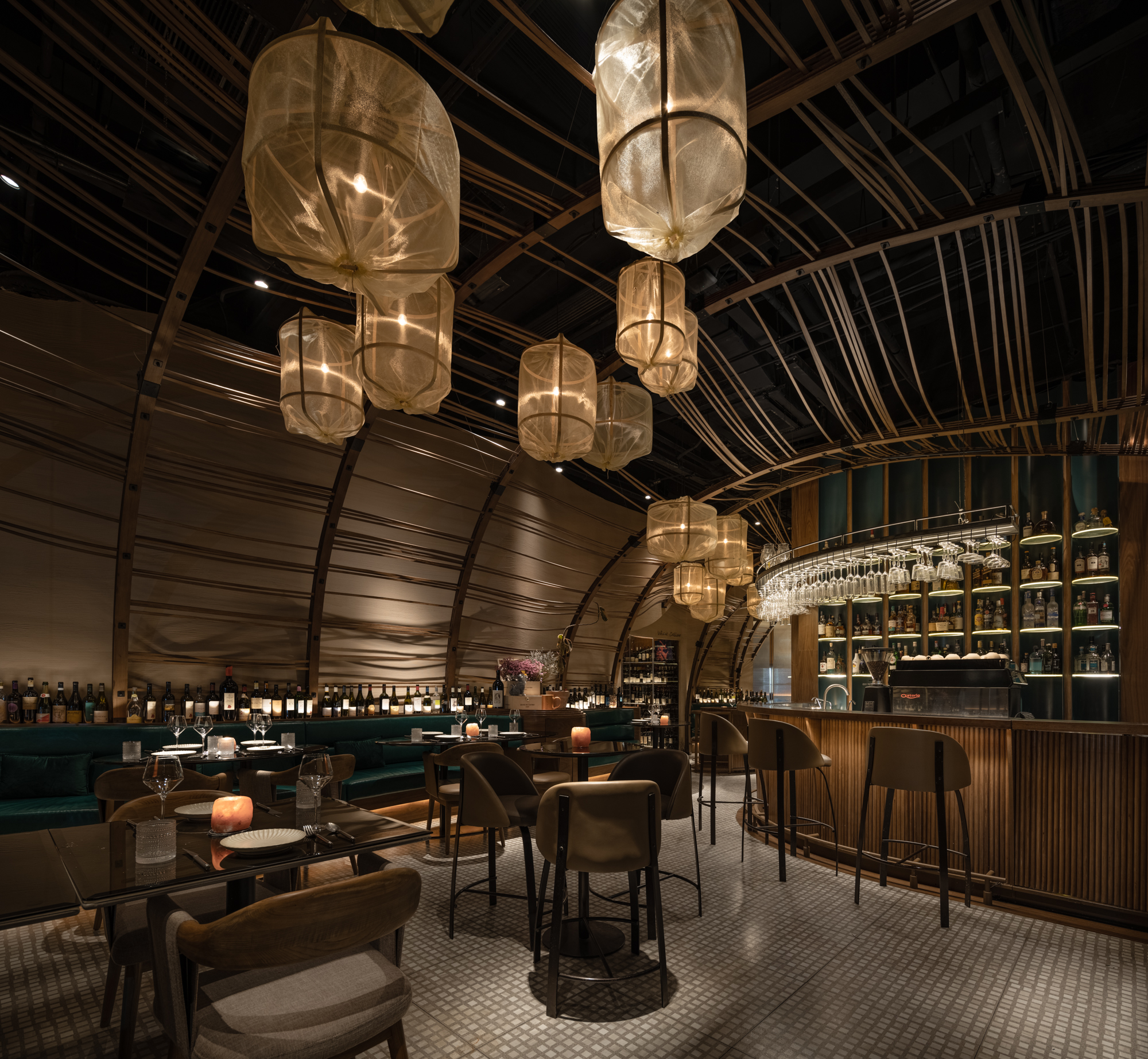 la petit chateau bar