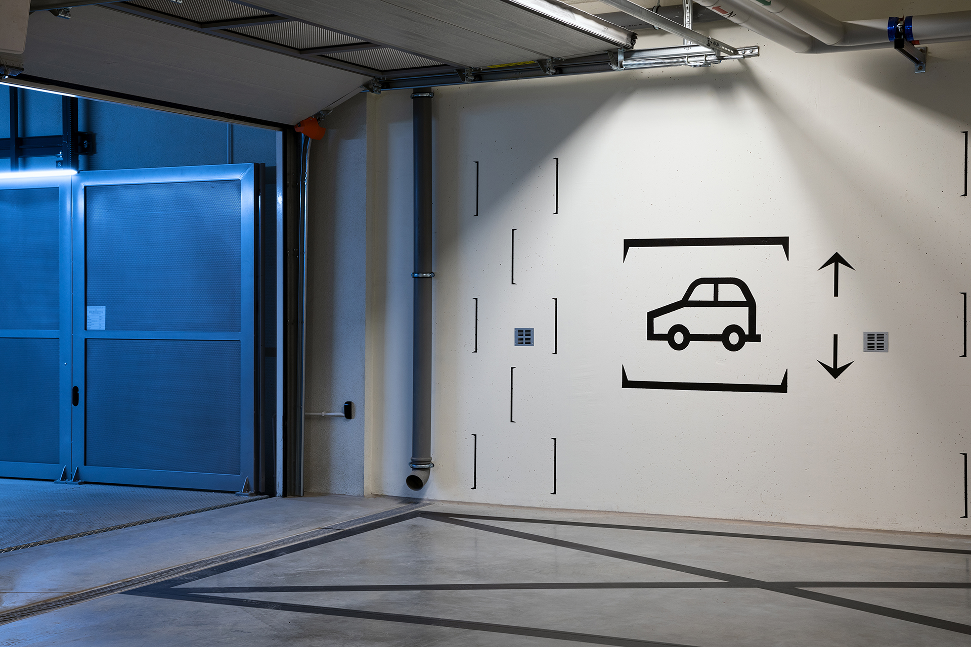 View of Wayfinding system in Wiszące Ogrody Apartment building by blank studio ...