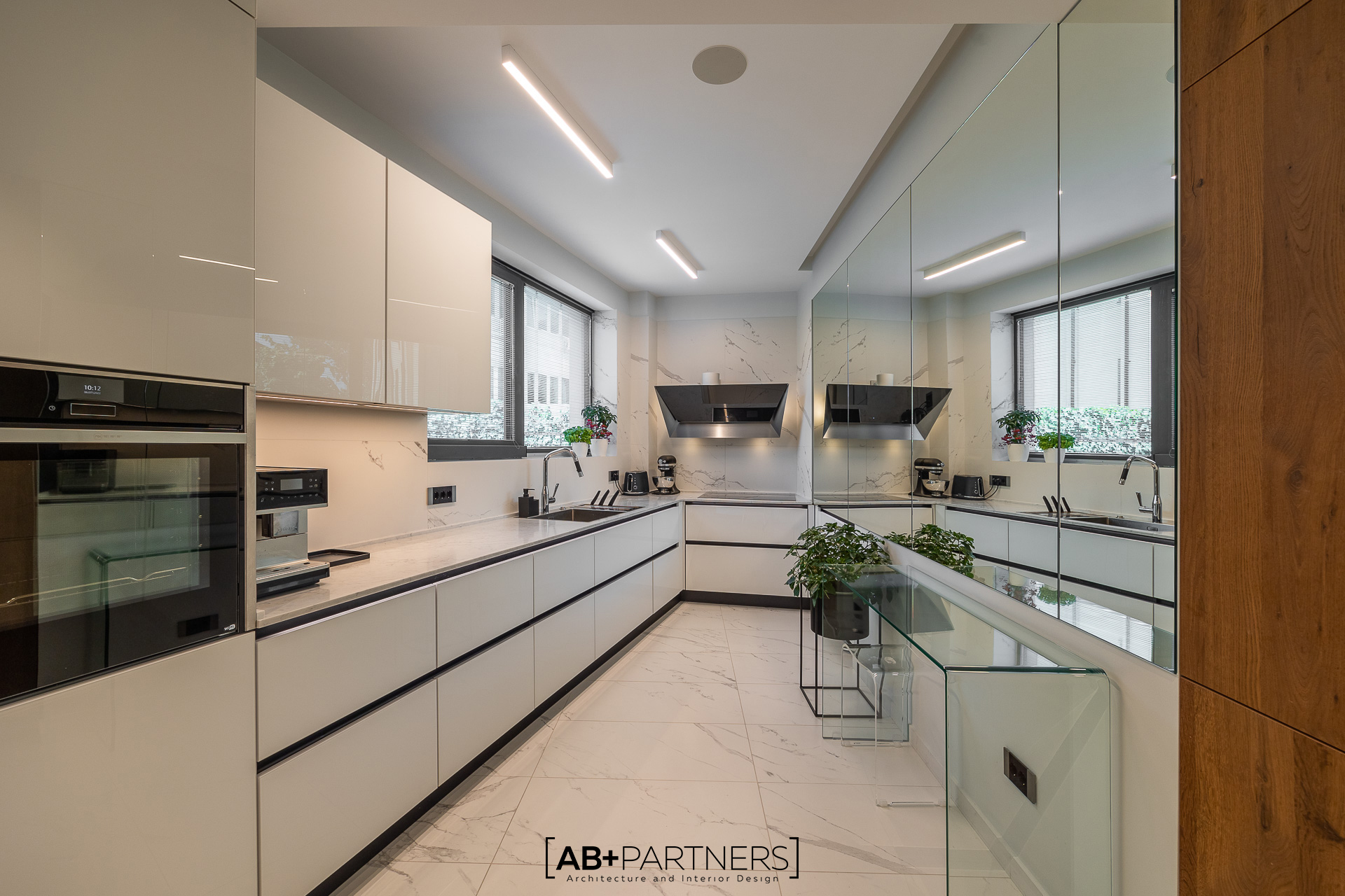 HOUSE IN THE HISTORIC CENTER OF BUCHAREST: INTERIOR DESIGN by AB ...