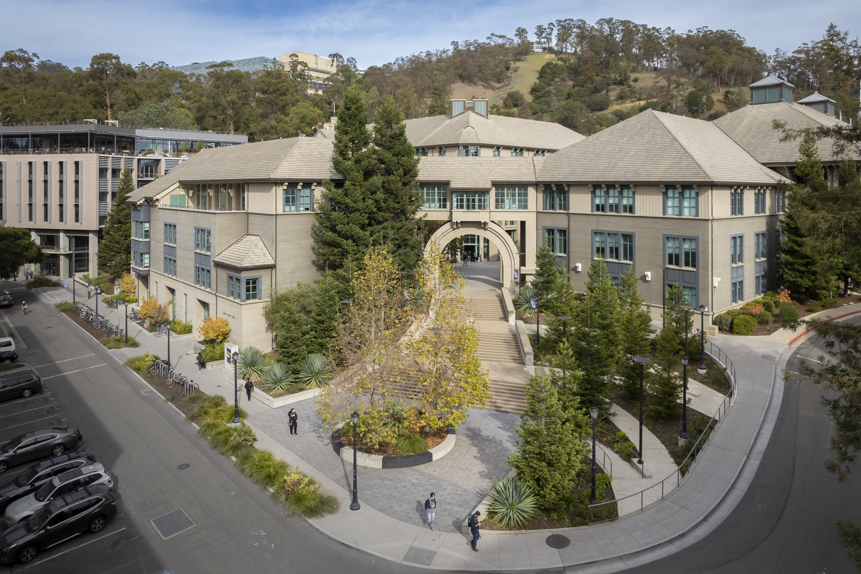 UC Berkeley Haas School Of Business By GLS Landscape | Architecture ...