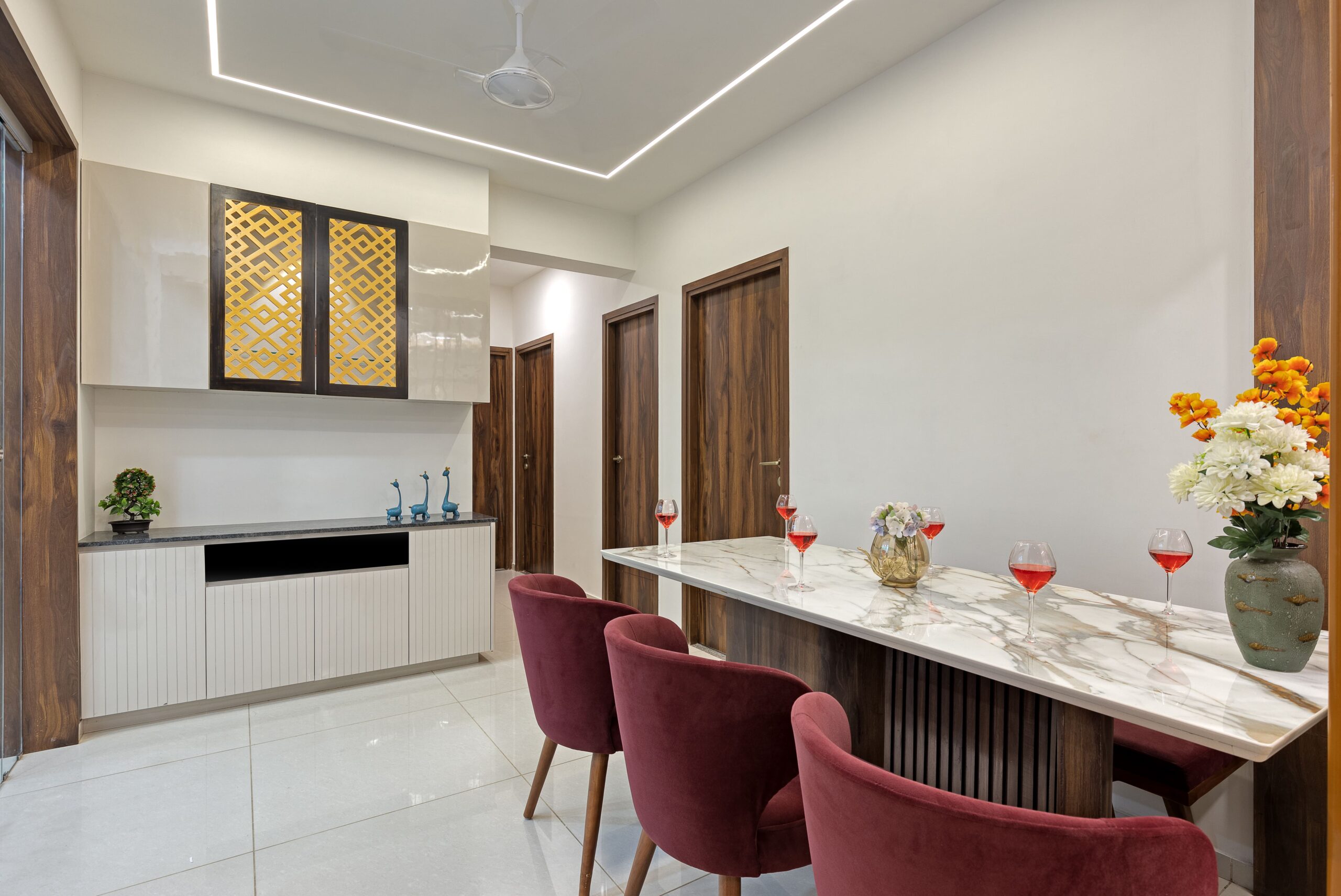 A 3 BHK Apartment Interior Design at Orchid Heaven by Montdor Interior ...